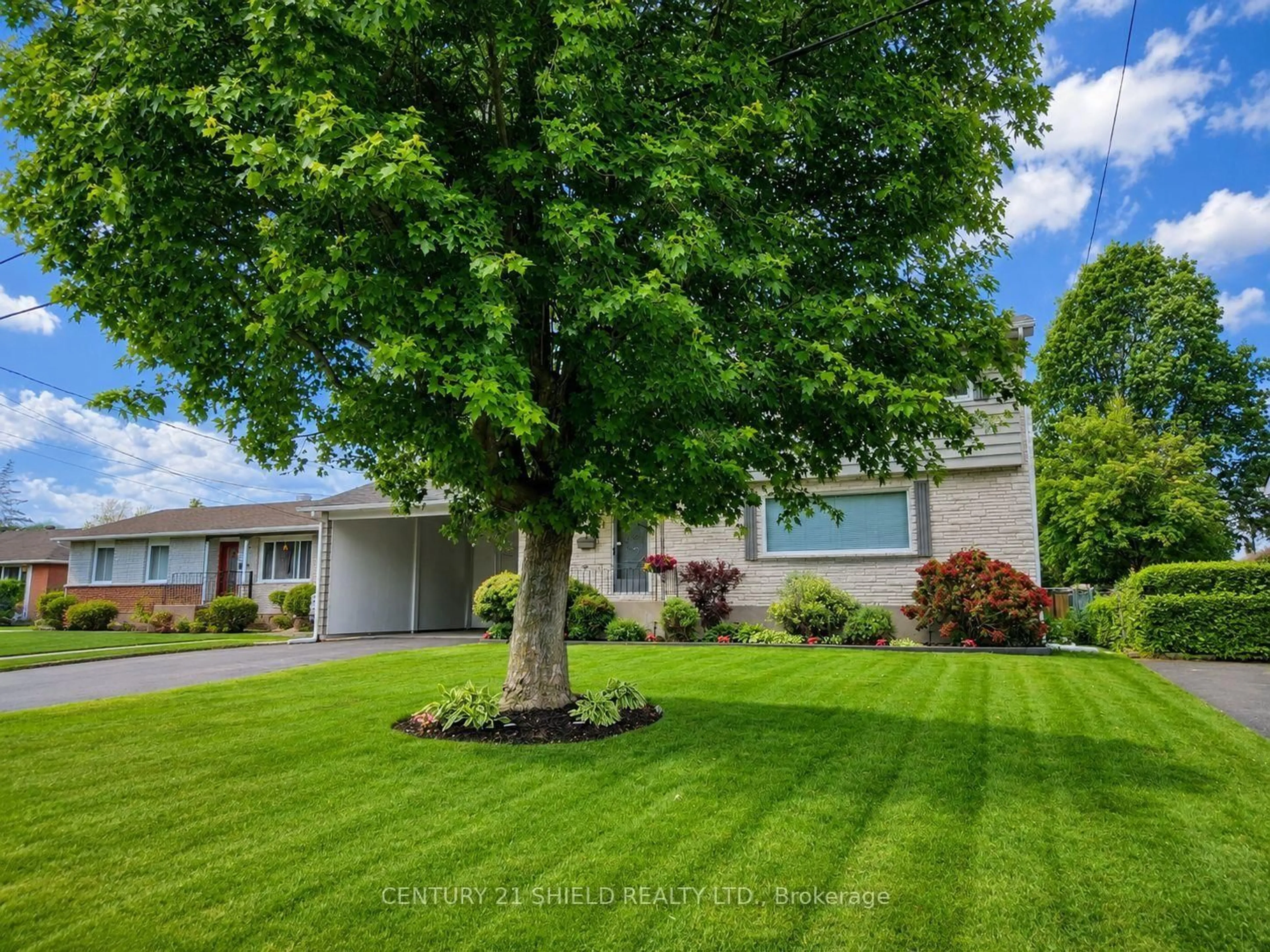 A pic from outside/outdoor area/front of a property/back of a property/a pic from drone, street for 1305 Osborne Ave, Cornwall Ontario K6J 1L3