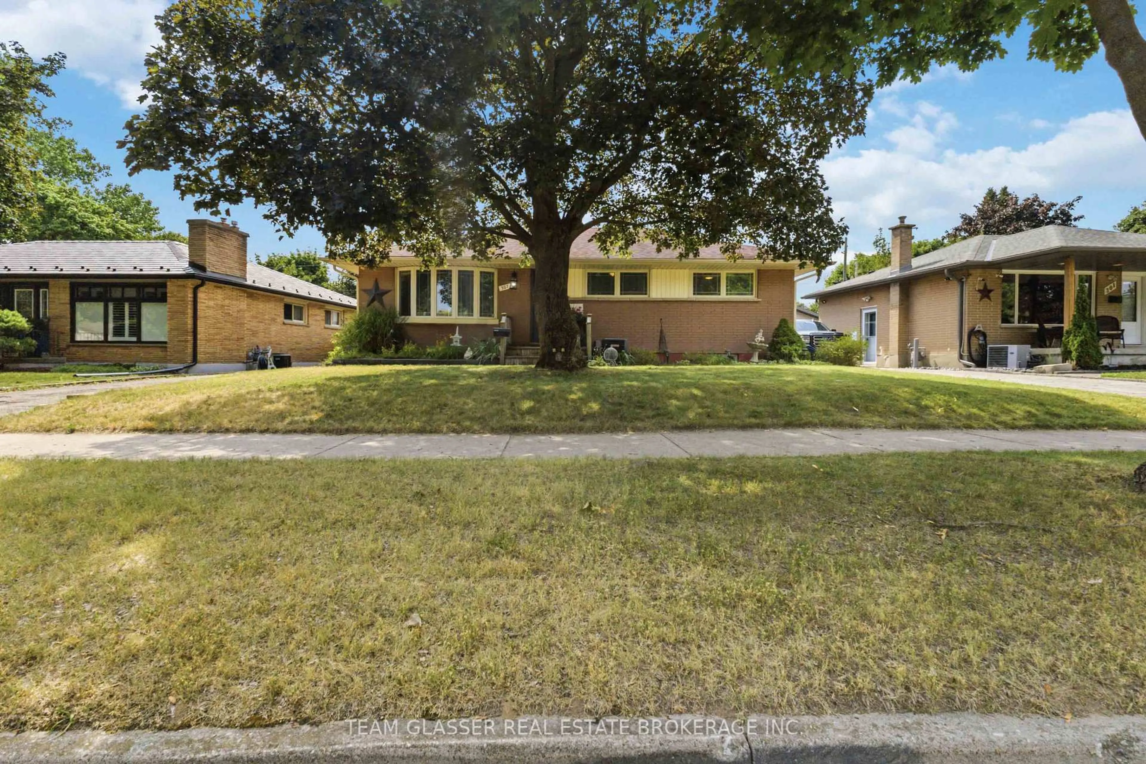 Unknown for 307 TWEEDSMUIR Ave, London East Ontario N5W 1L5