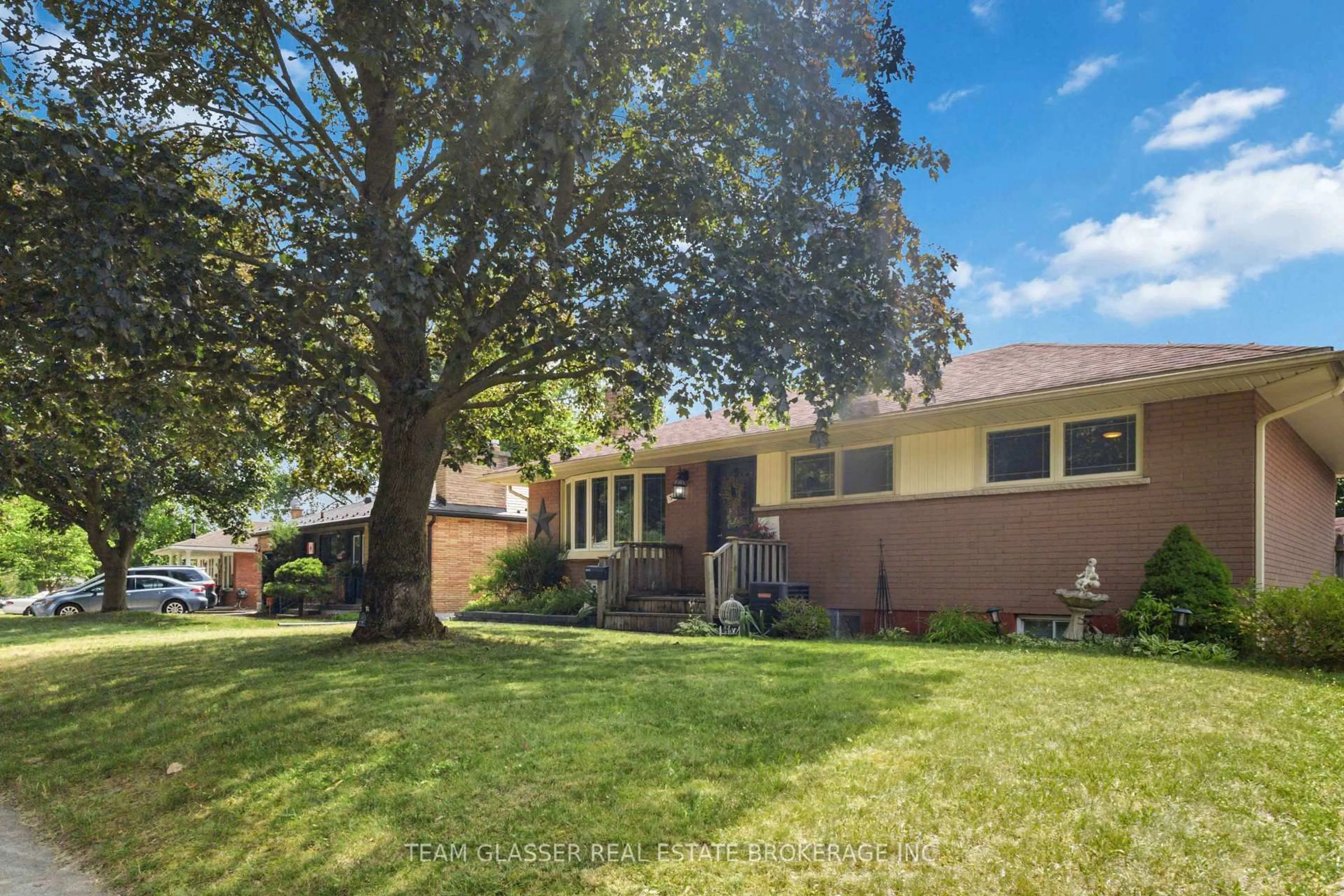 Unknown for 307 TWEEDSMUIR Ave, London East Ontario N5W 1L5