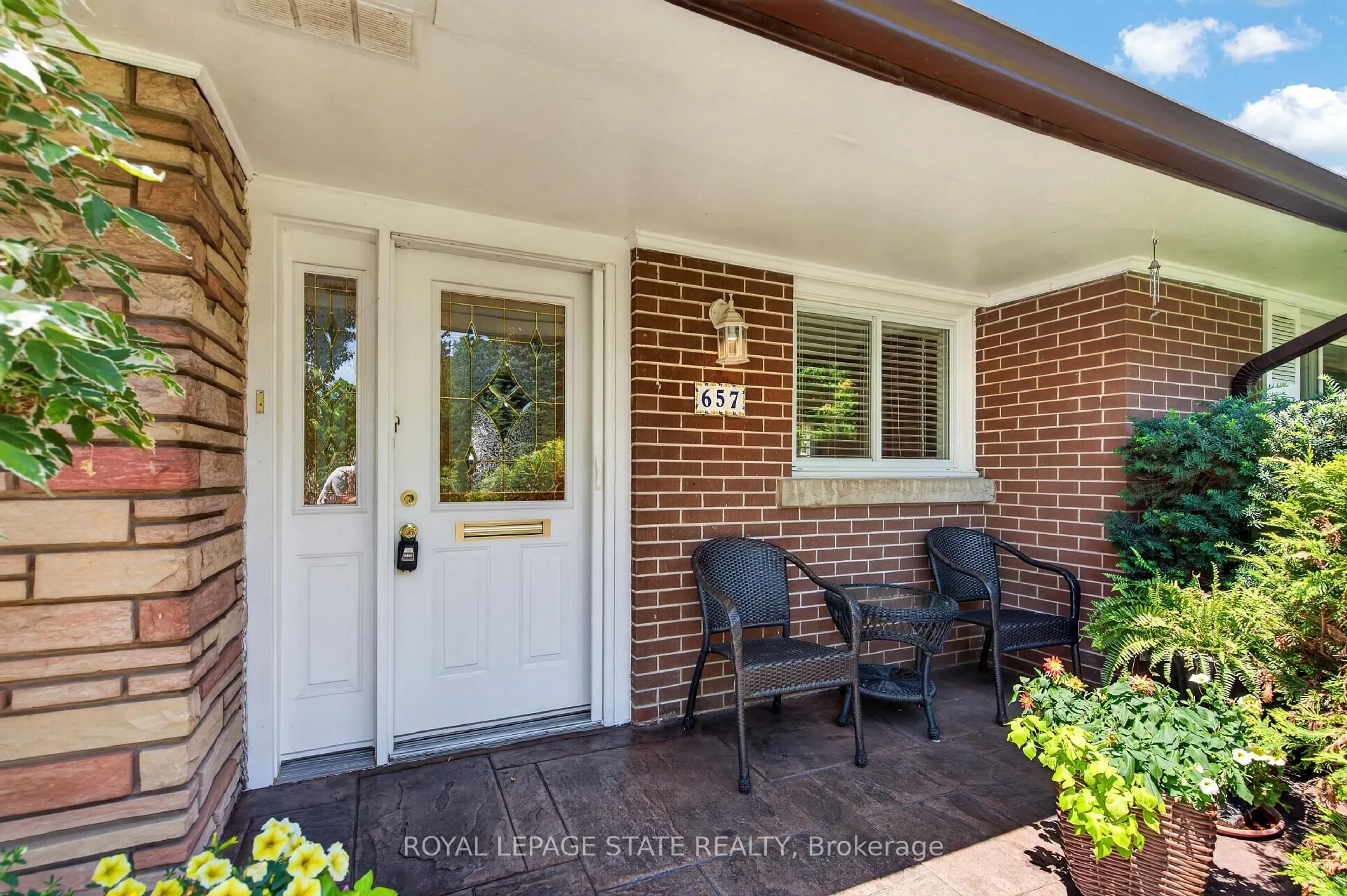 Unknown for 657 Iroquois Ave, Hamilton Ontario L9G 3B6