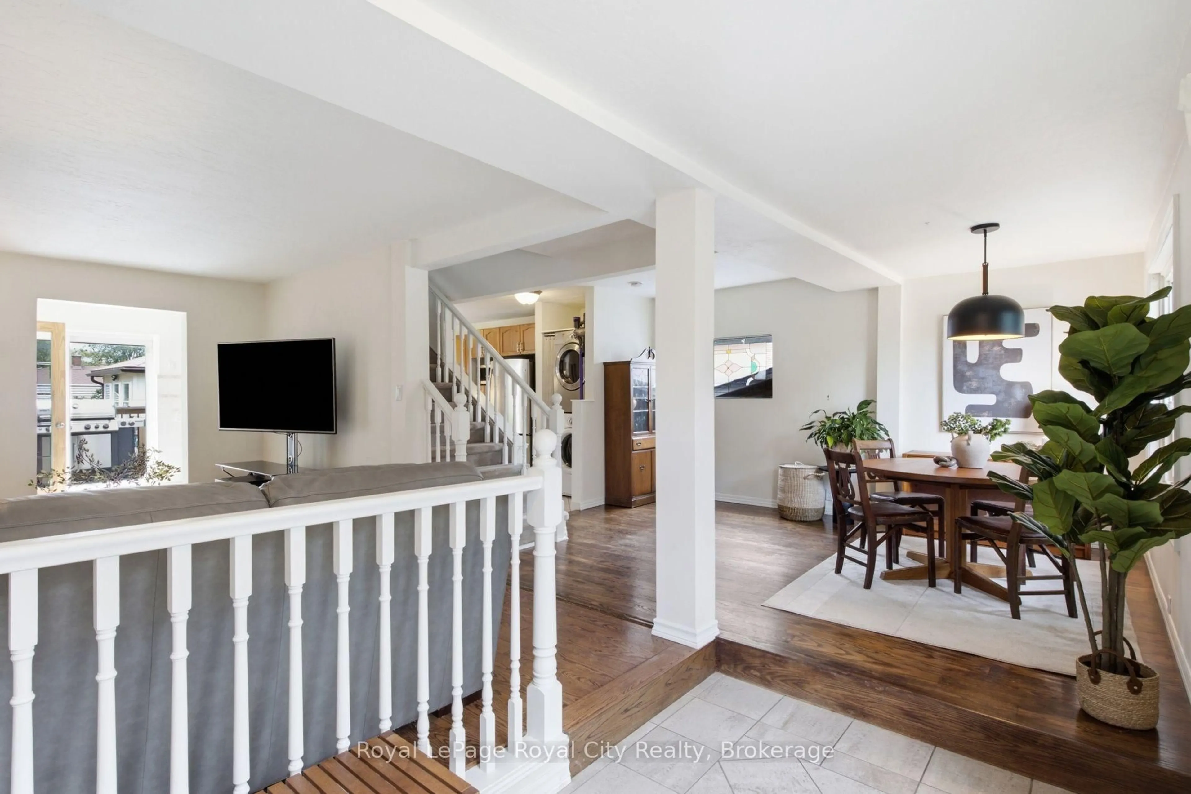 Indoor entryway for 116 Emma St, Guelph Ontario N1E 1T8