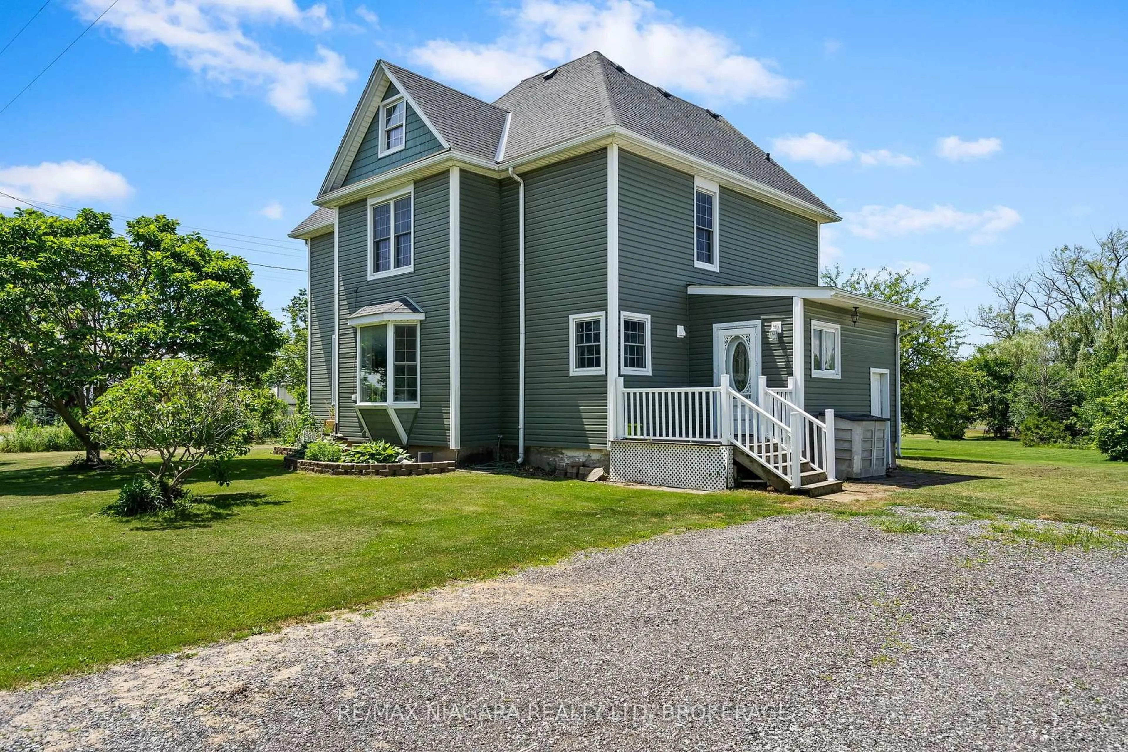 Home with vinyl exterior material, unknown for 20214 Hwy 3, Wainfleet Ontario L0S 1V0