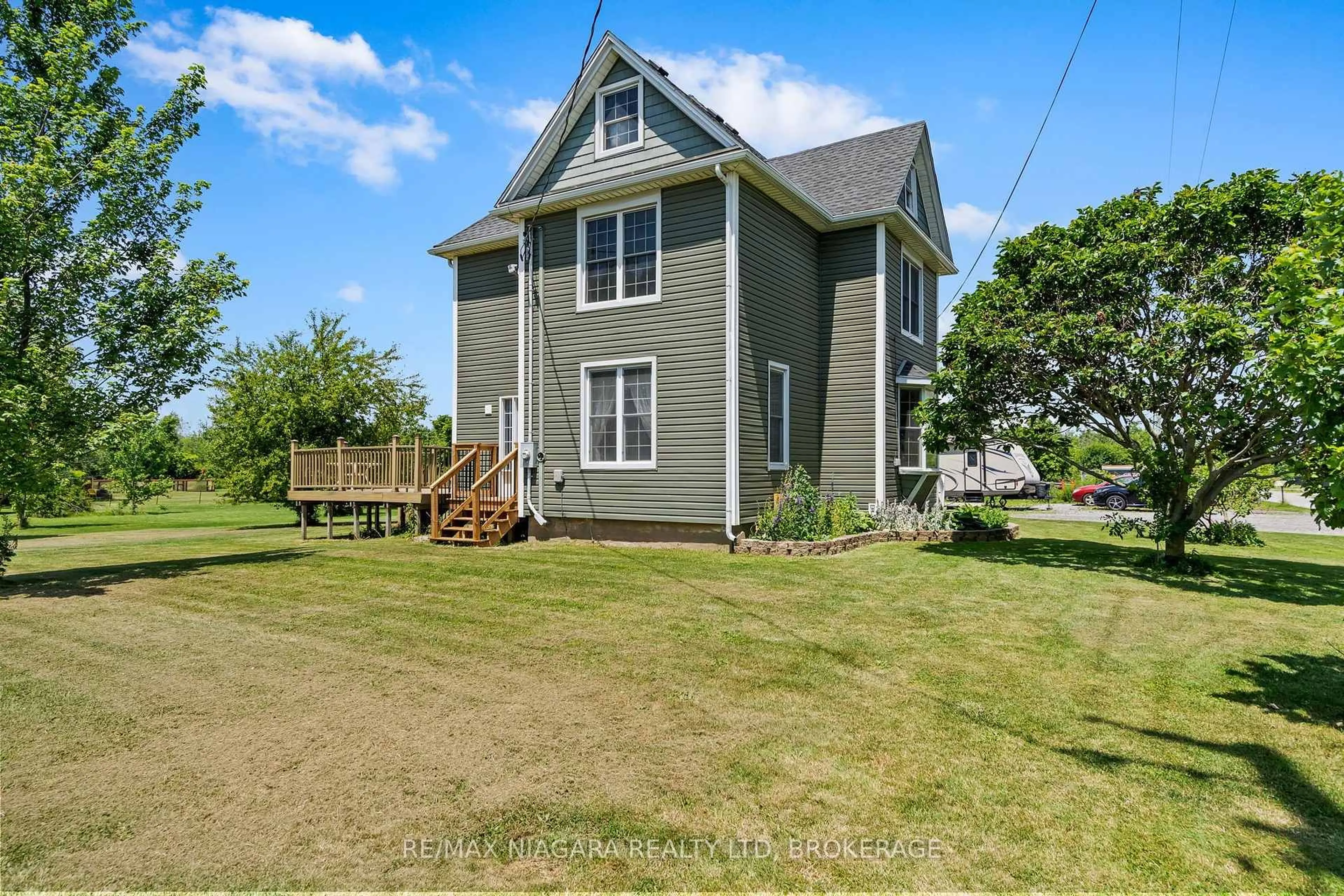 A pic from outside/outdoor area/front of a property/back of a property/a pic from drone, building for 20214 Hwy 3, Wainfleet Ontario L0S 1V0