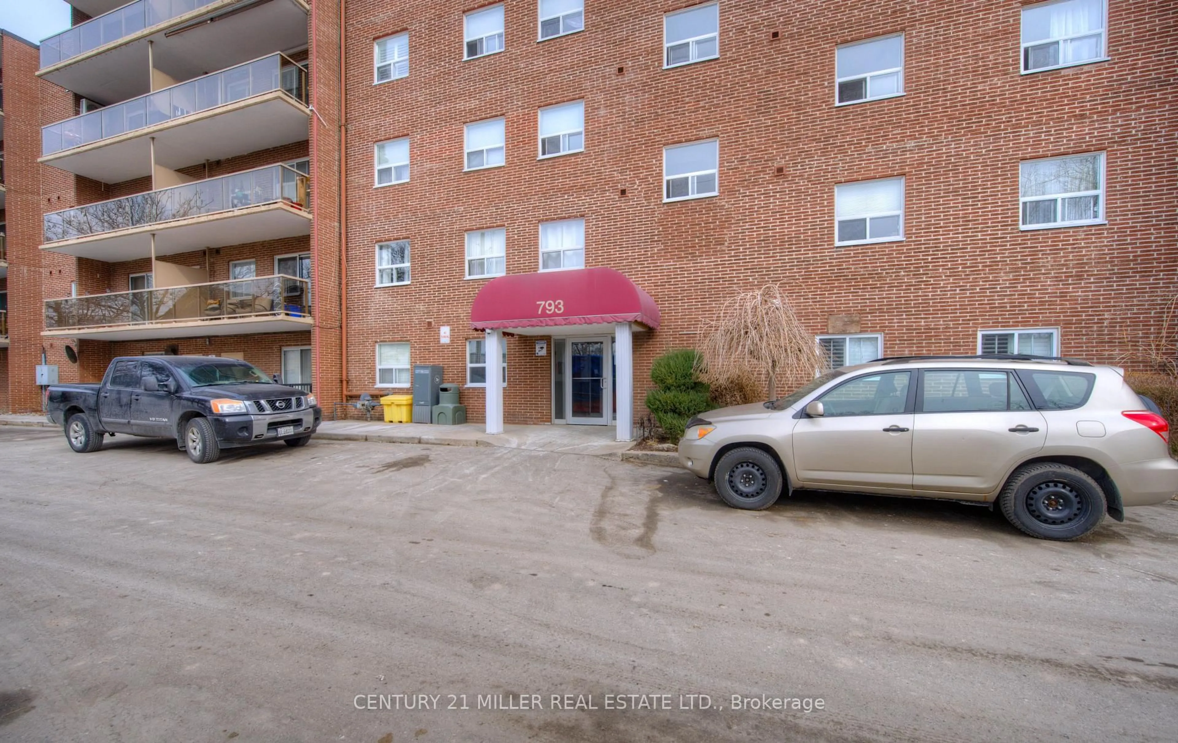 A pic from outside/outdoor area/front of a property/back of a property/a pic from drone, street for 793 Colborne St #110, Brantford Ontario N3S 7J3