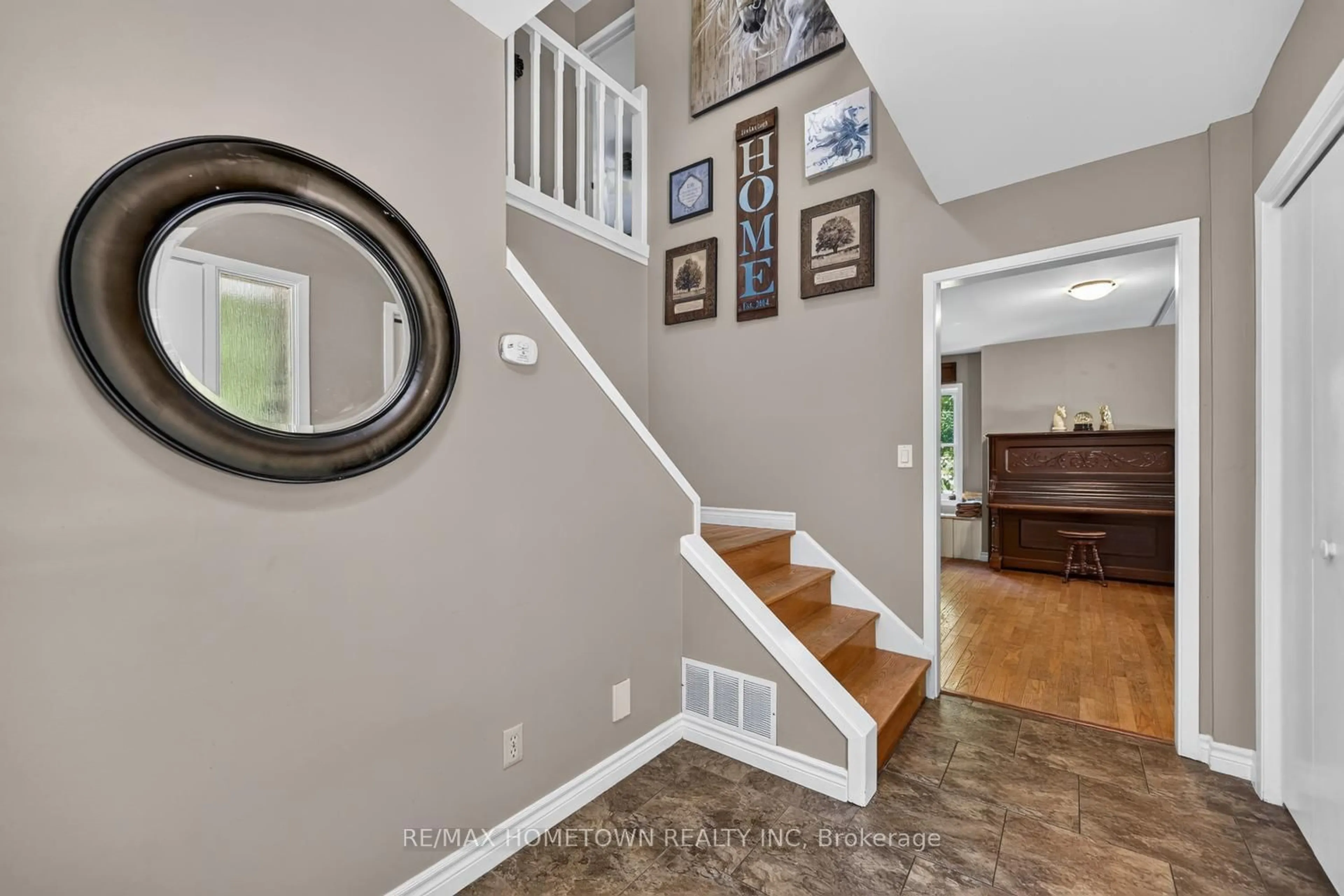 Indoor entryway for 8839 County 6 Rd, Elizabethtown-Kitley Ontario K0G 1R0
