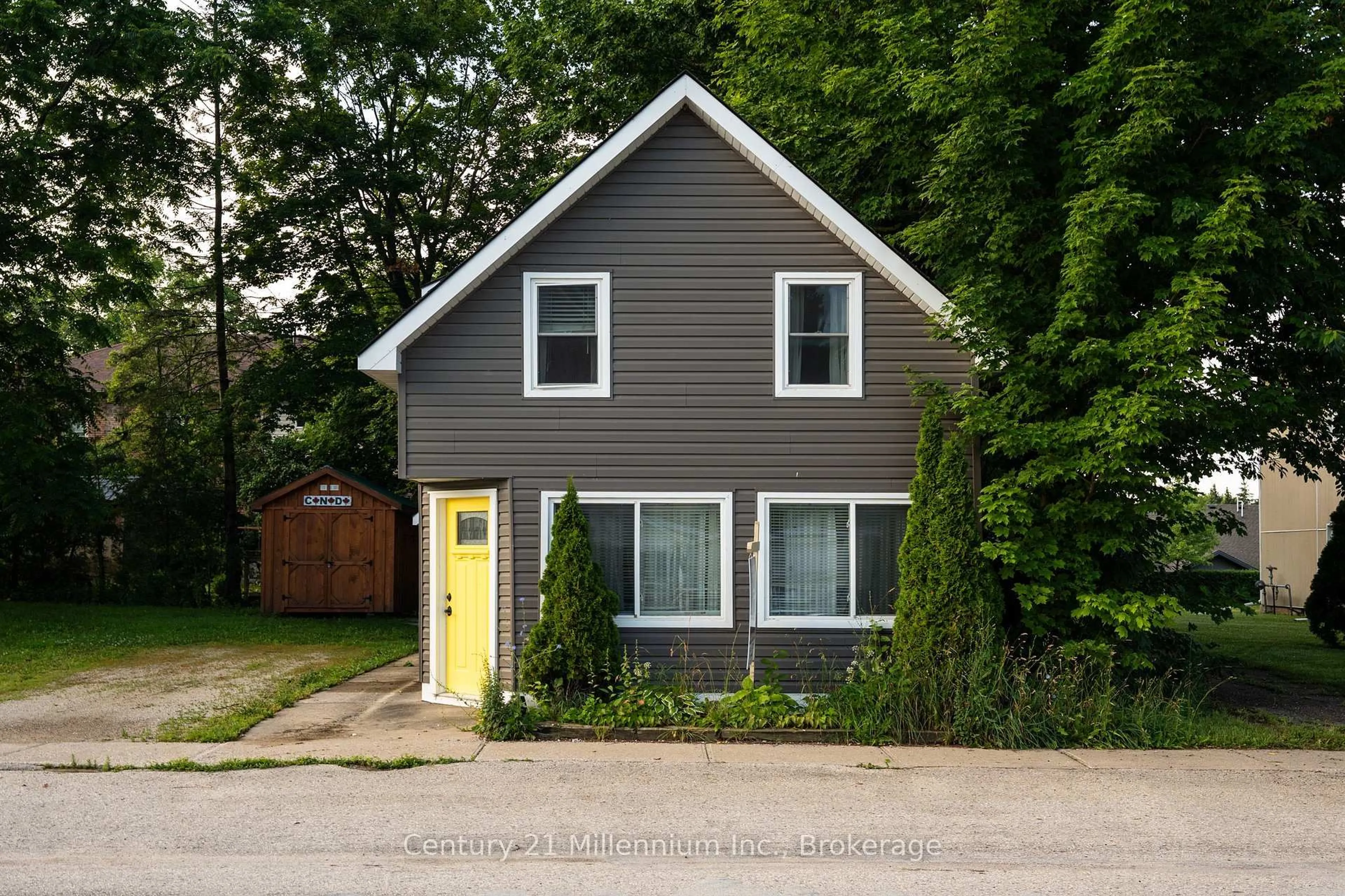 Home with vinyl exterior material, street for 251 William St, South Bruce Peninsula Ontario N0H 2T0