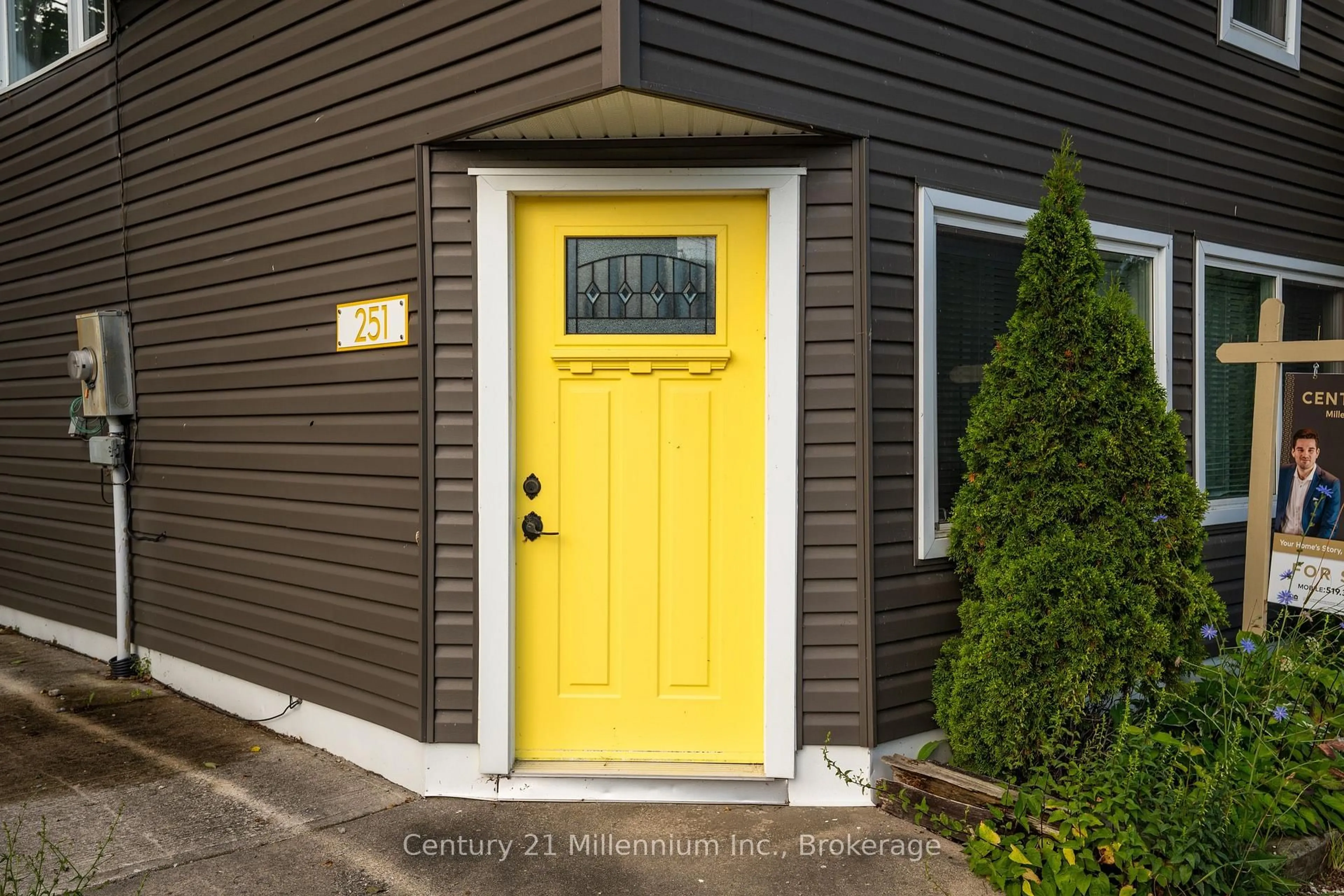 Indoor entryway for 251 William St, South Bruce Peninsula Ontario N0H 2T0