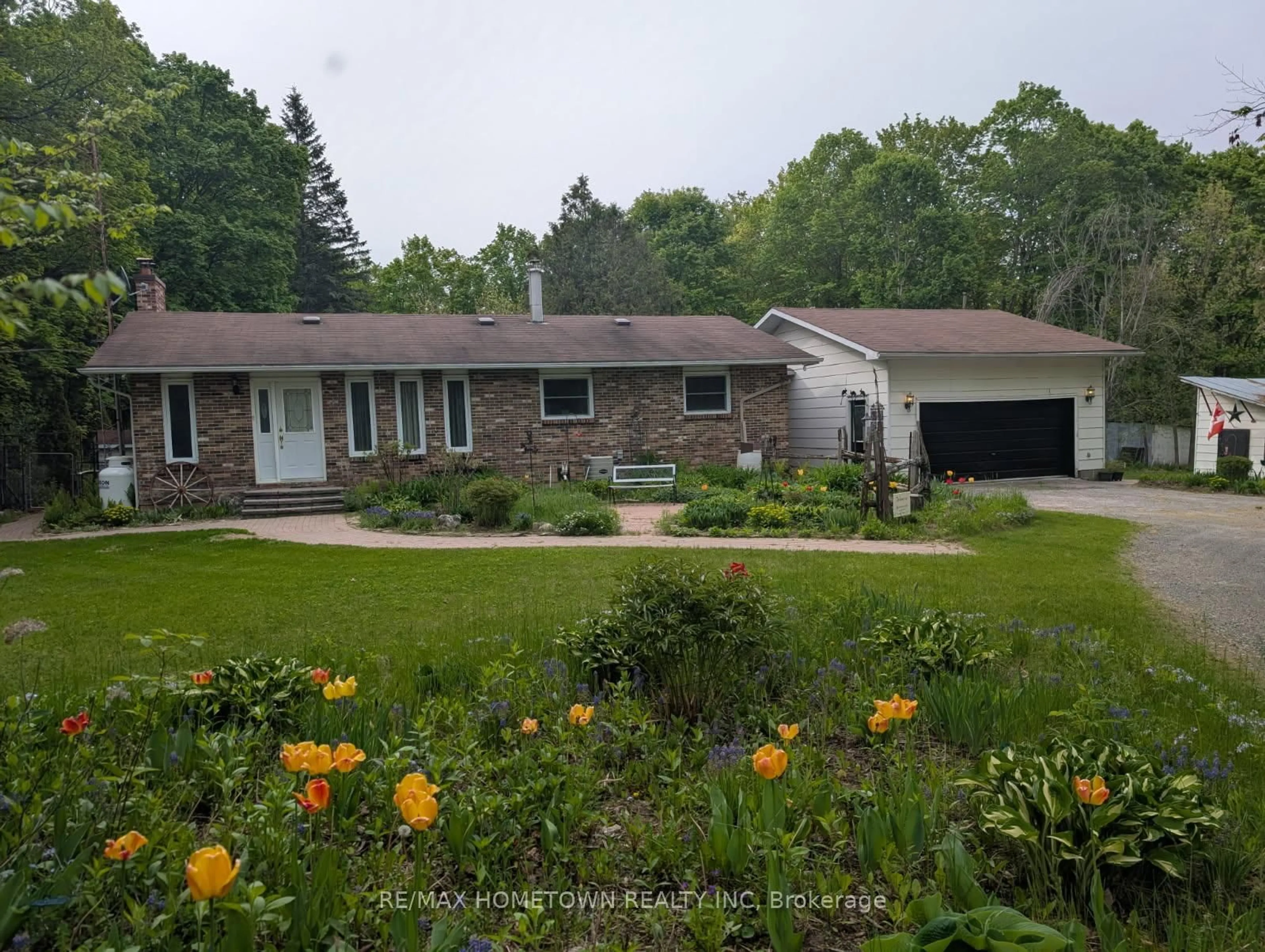 A pic from outside/outdoor area/front of a property/back of a property/a pic from drone, street for 473 Amberwood Rd, Ashton Ontario K0A 1B0