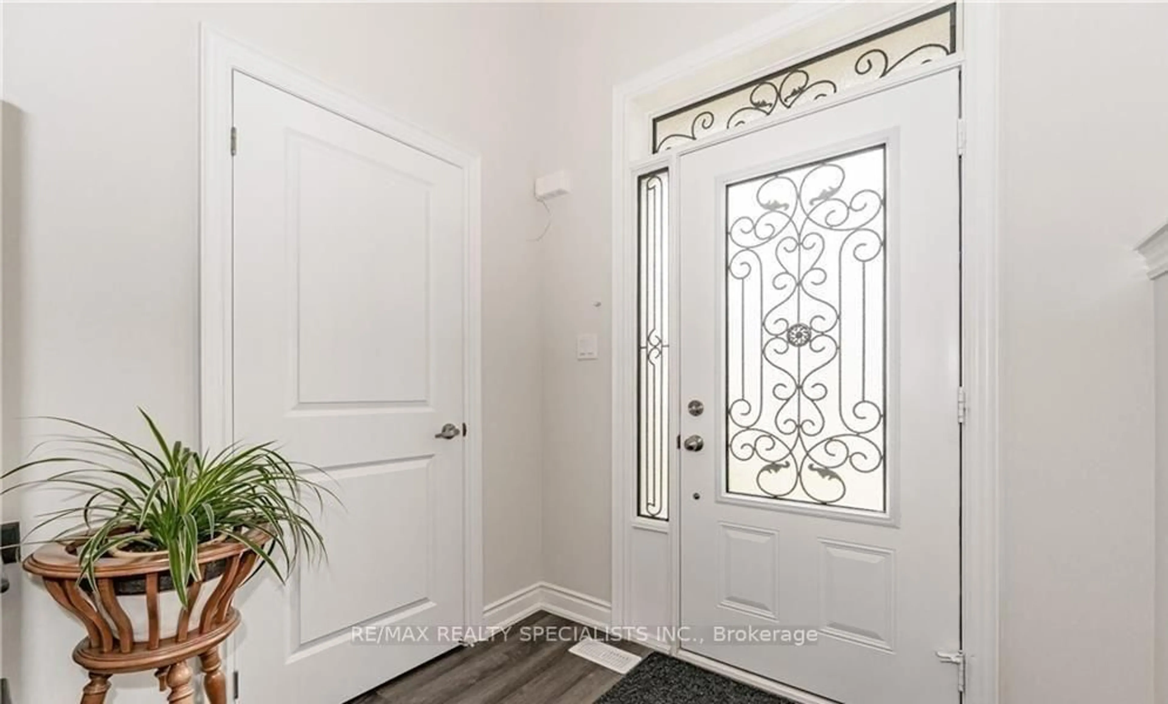 Indoor entryway for 230 Farley Rd #4, Centre Wellington Ontario N1M 0H6