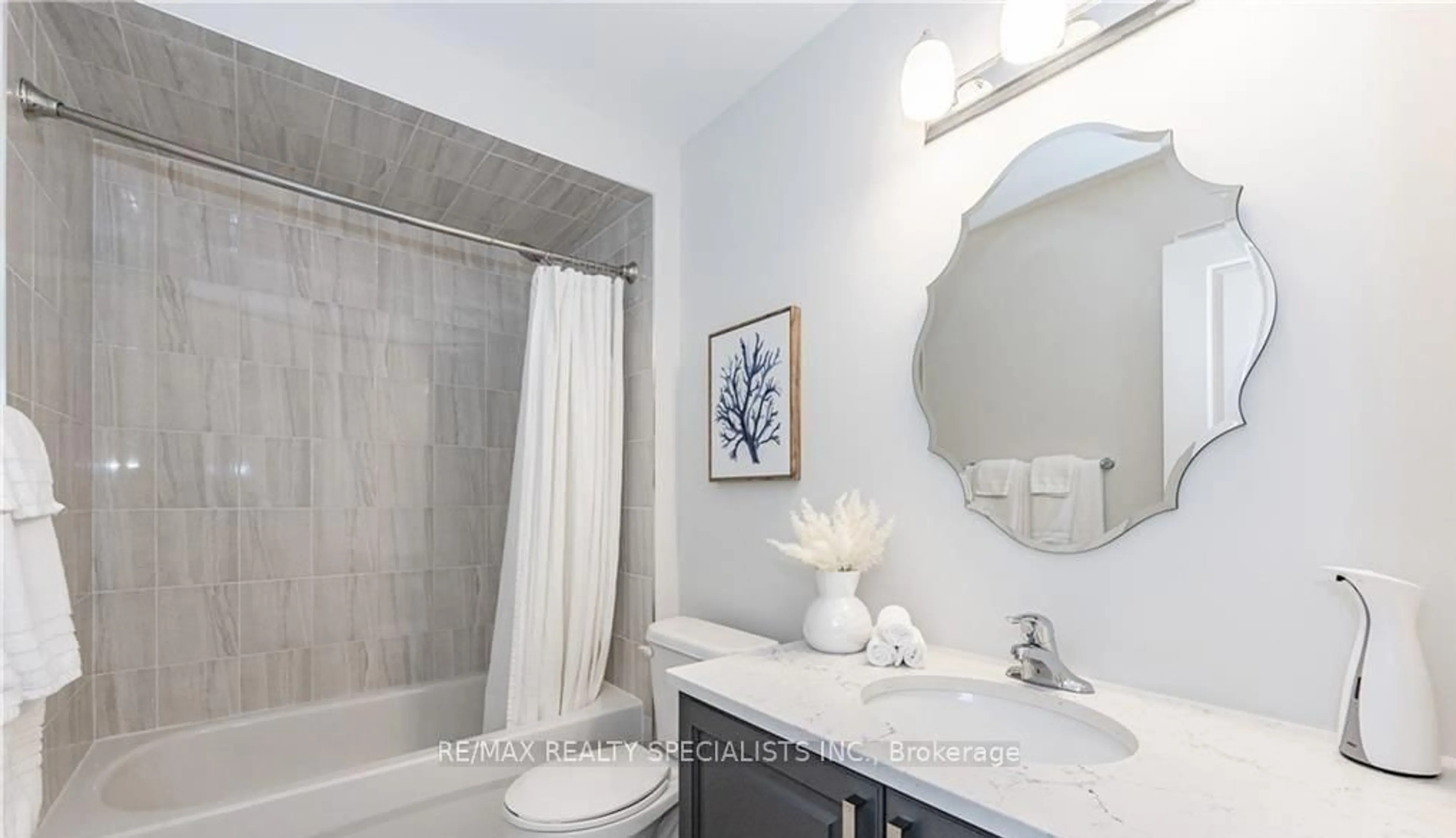 Standard bathroom, ceramic/tile floor for 230 Farley Rd #4, Centre Wellington Ontario N1M 0H6