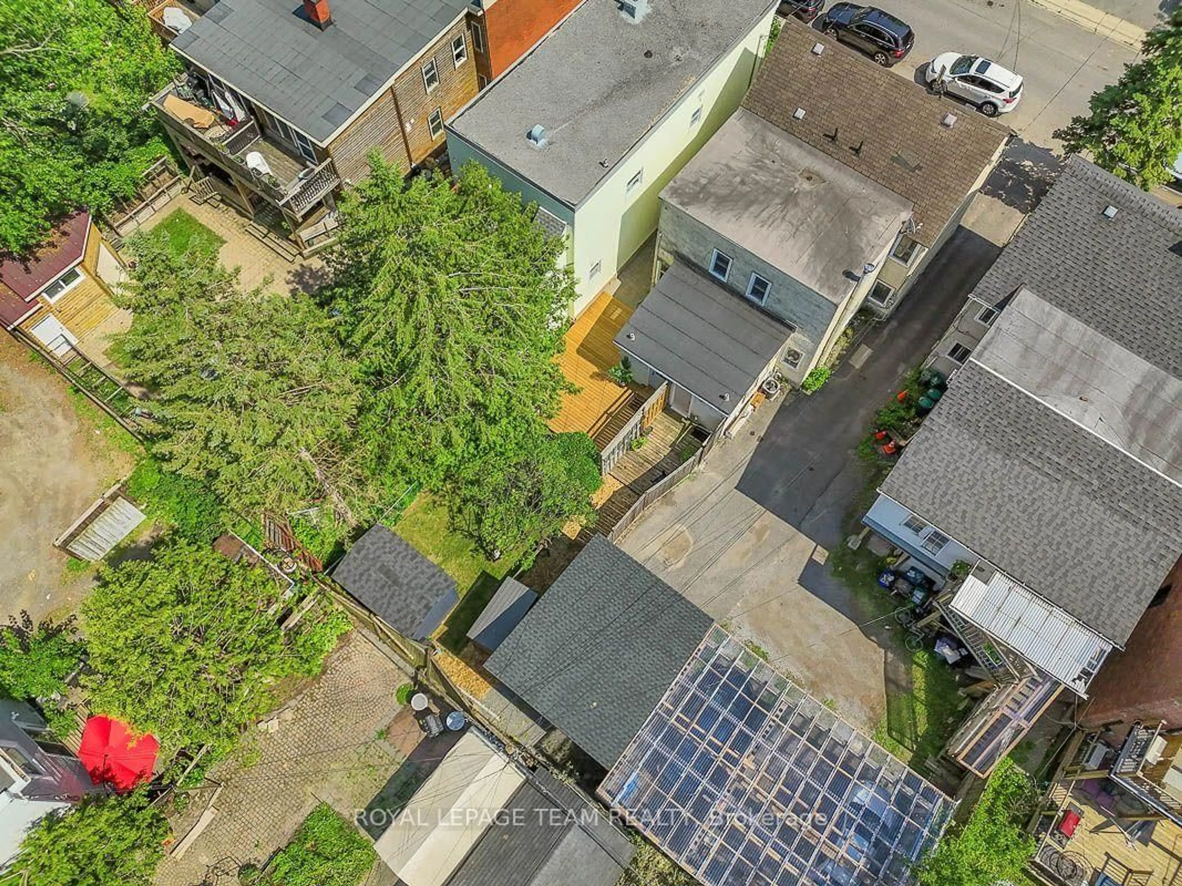 A pic from outside/outdoor area/front of a property/back of a property/a pic from drone, street for 191 Cathcart St, Ottawa Ontario K1N 5C1