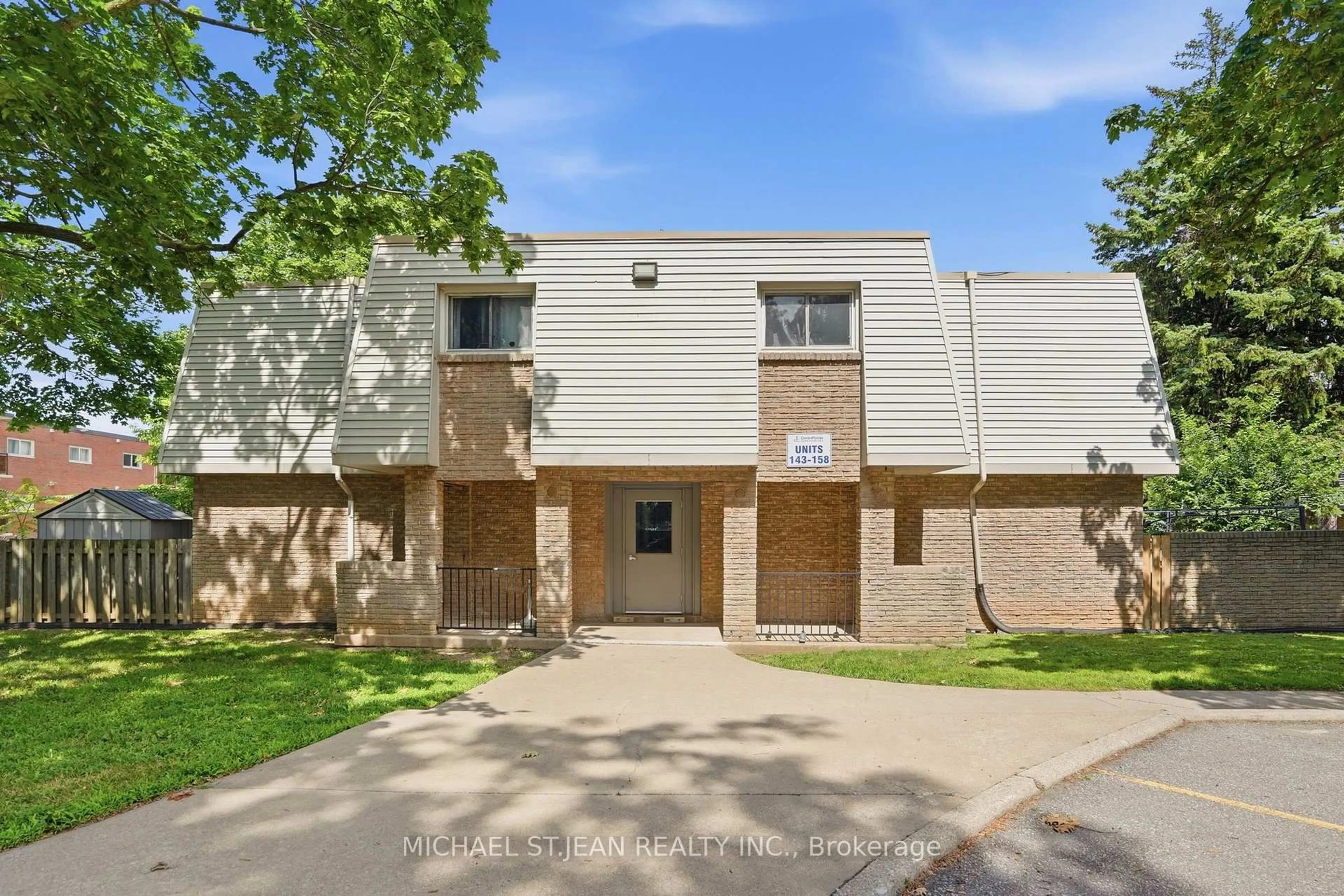 A pic from outside/outdoor area/front of a property/back of a property/a pic from drone, street for 17 Old Pine Tr #156, St. Catharines Ontario L2M 6P9
