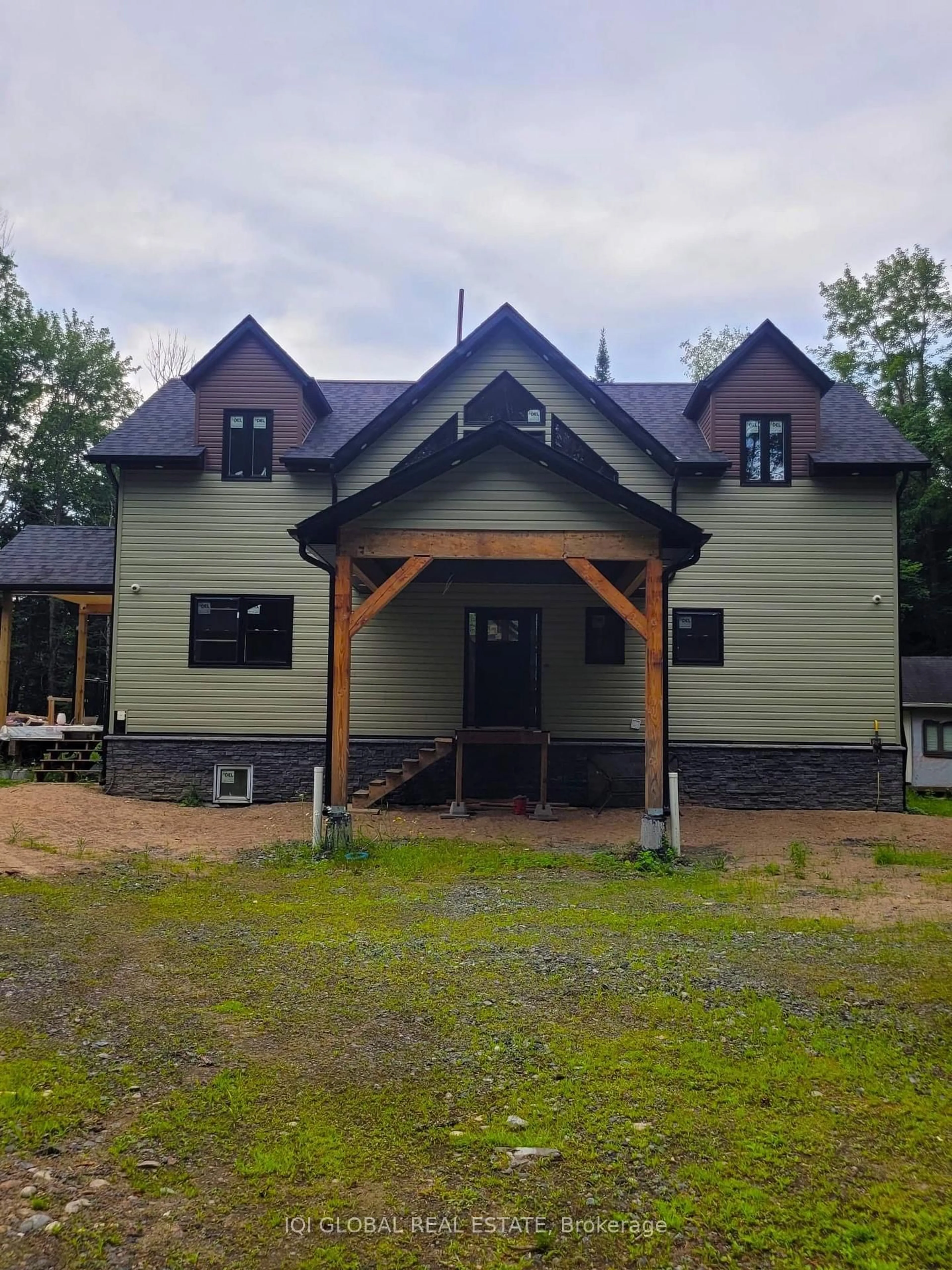 A pic from outside/outdoor area/front of a property/back of a property/a pic from drone, building for 835 Stephenson Rd, Huntsville Ontario P0B 1L0
