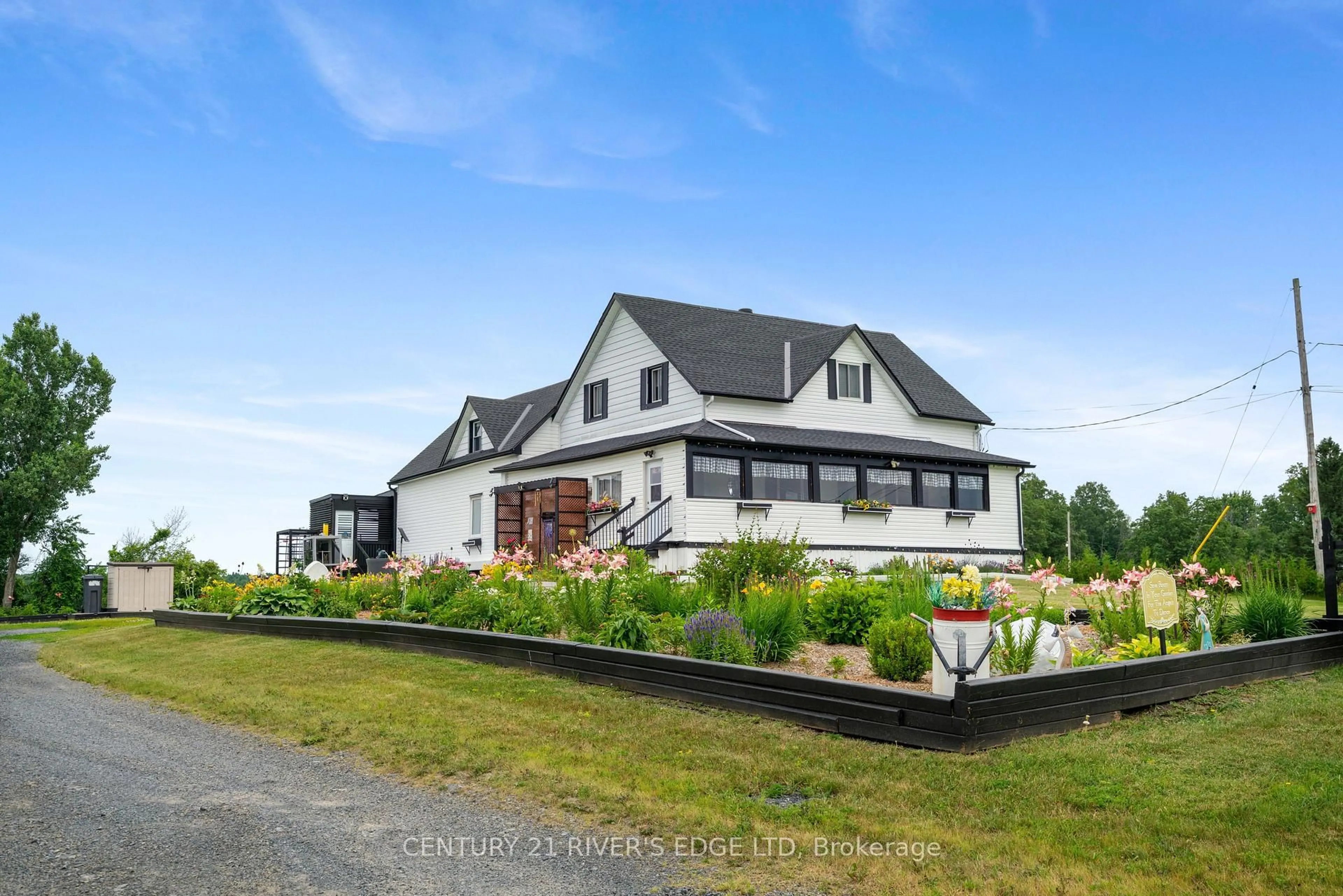A pic from outside/outdoor area/front of a property/back of a property/a pic from drone, unknown for 18753 County Rd 19 Rd, South Glengarry Ontario K0C 2J0