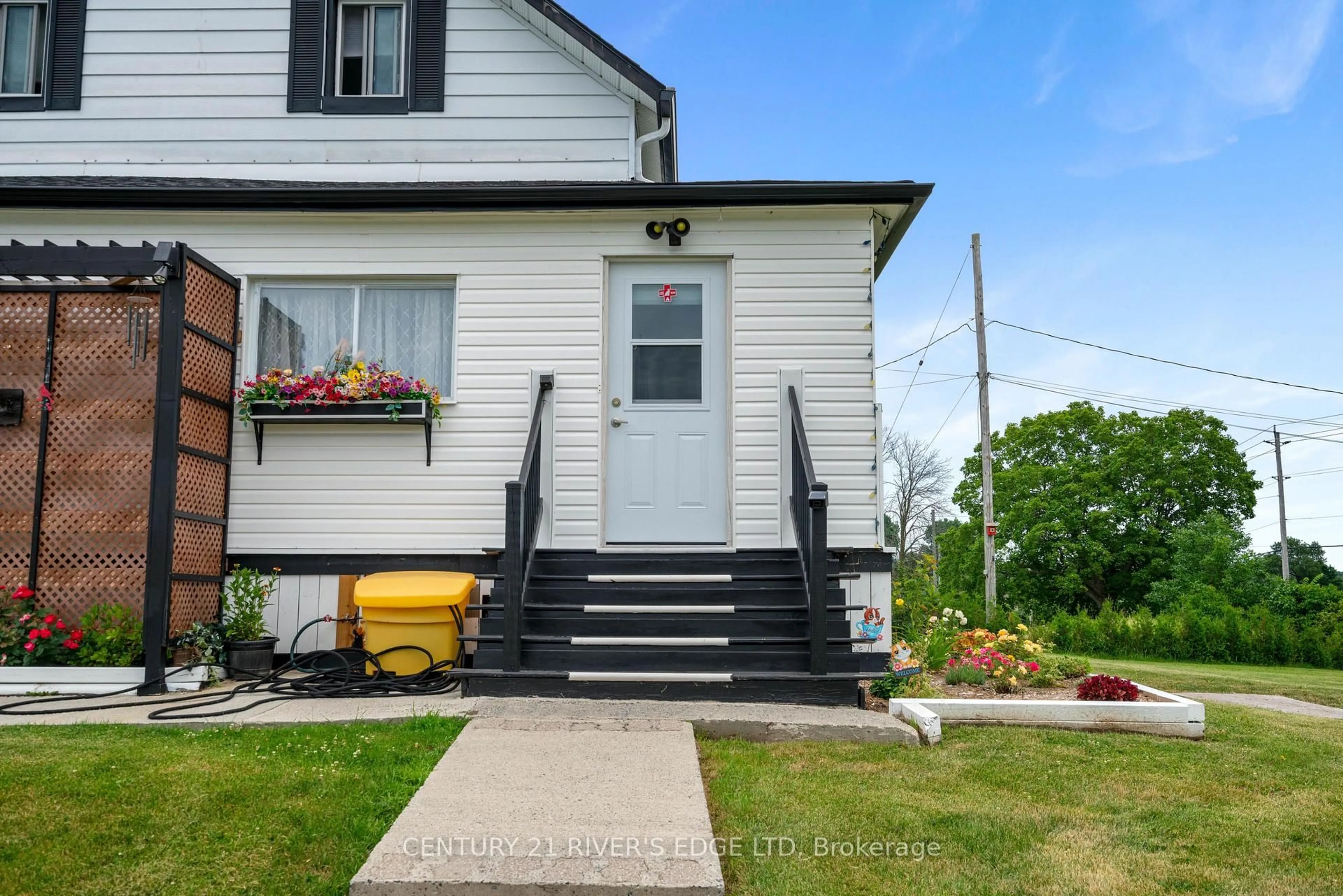 Home with vinyl exterior material, street for 18753 County Rd 19 Rd, South Glengarry Ontario K0C 2J0