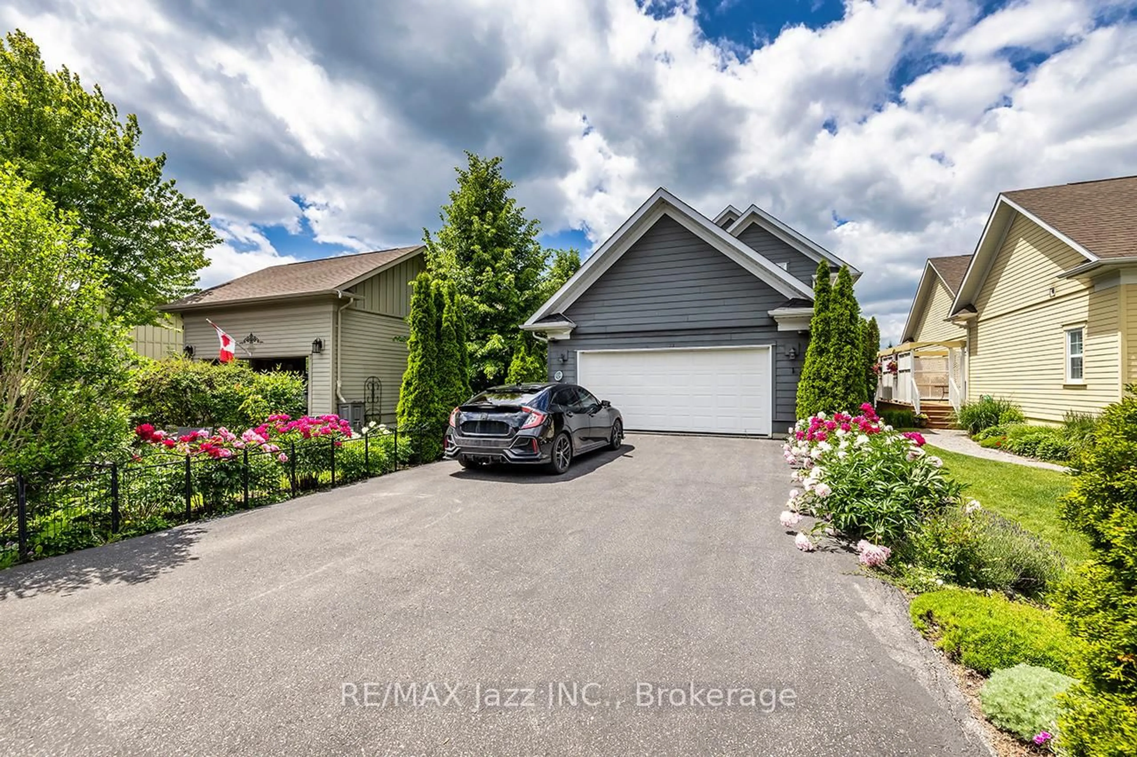 A pic from outside/outdoor area/front of a property/back of a property/a pic from drone, street for 808 Hudson St, Cobourg Ontario K9A 0G4