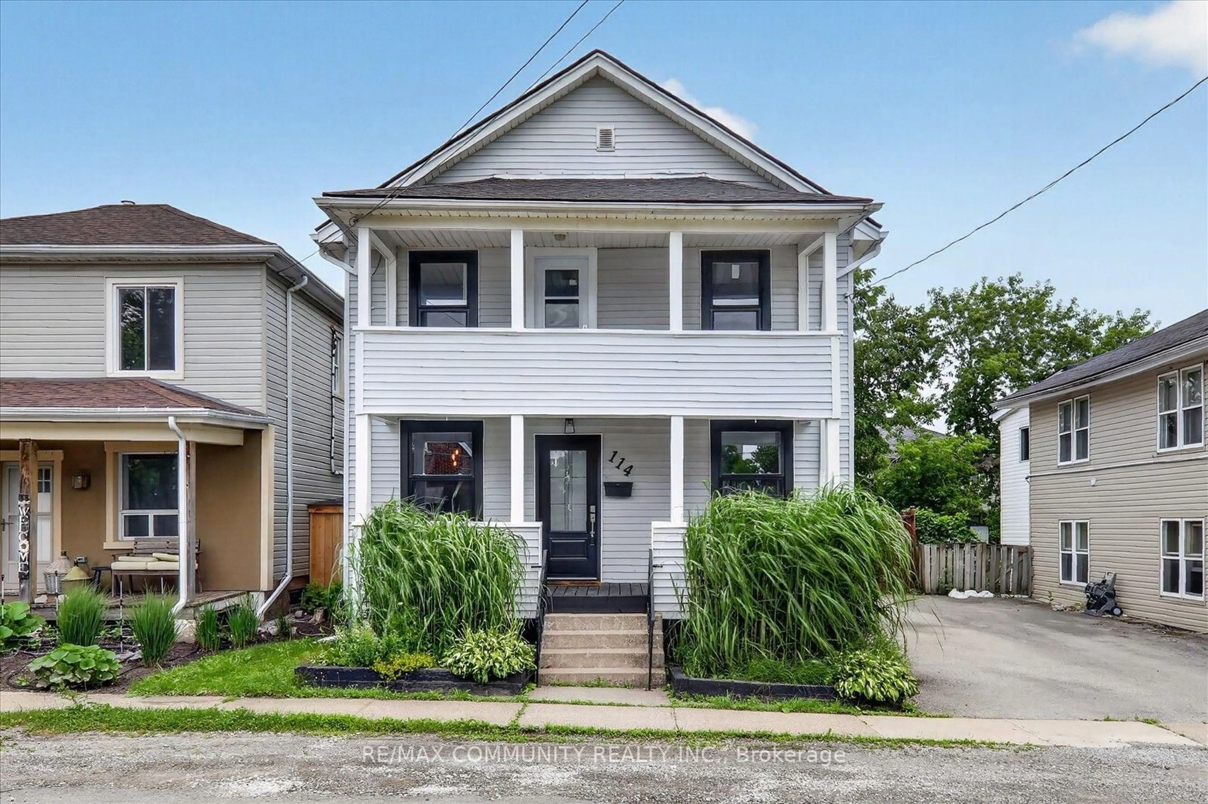 Home with vinyl exterior material, street for 114 PILKINGTON St, Thorold Ontario L2V 1B4