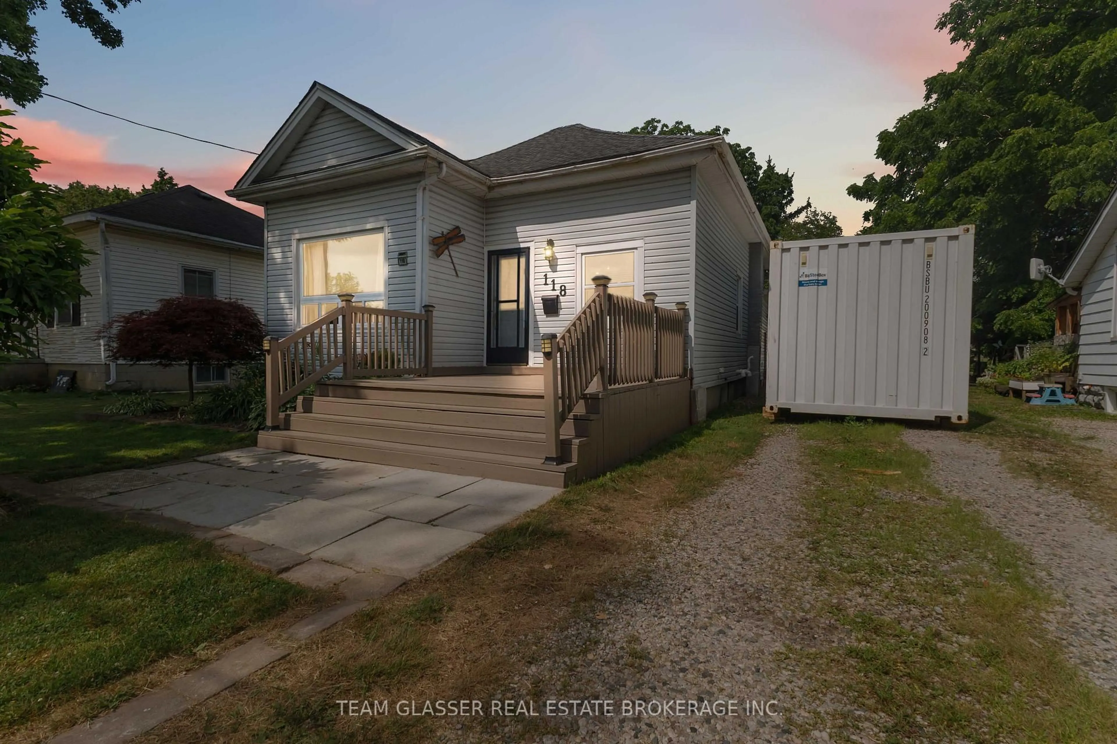 A pic from outside/outdoor area/front of a property/back of a property/a pic from drone, street for 118 INKERMAN St, St. Thomas Ontario N5P 3G6