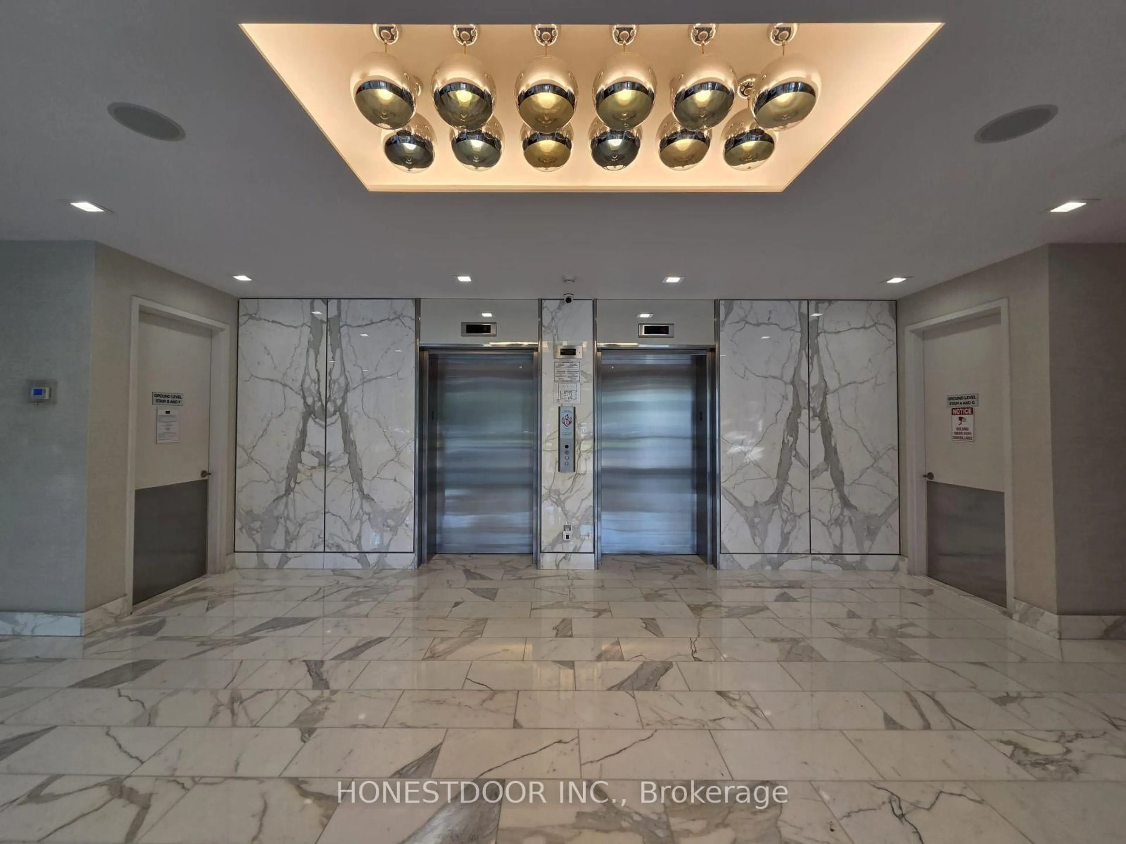 Indoor foyer for 201 Parkdale Ave #1504, Ottawa Ontario K1Y 1E8