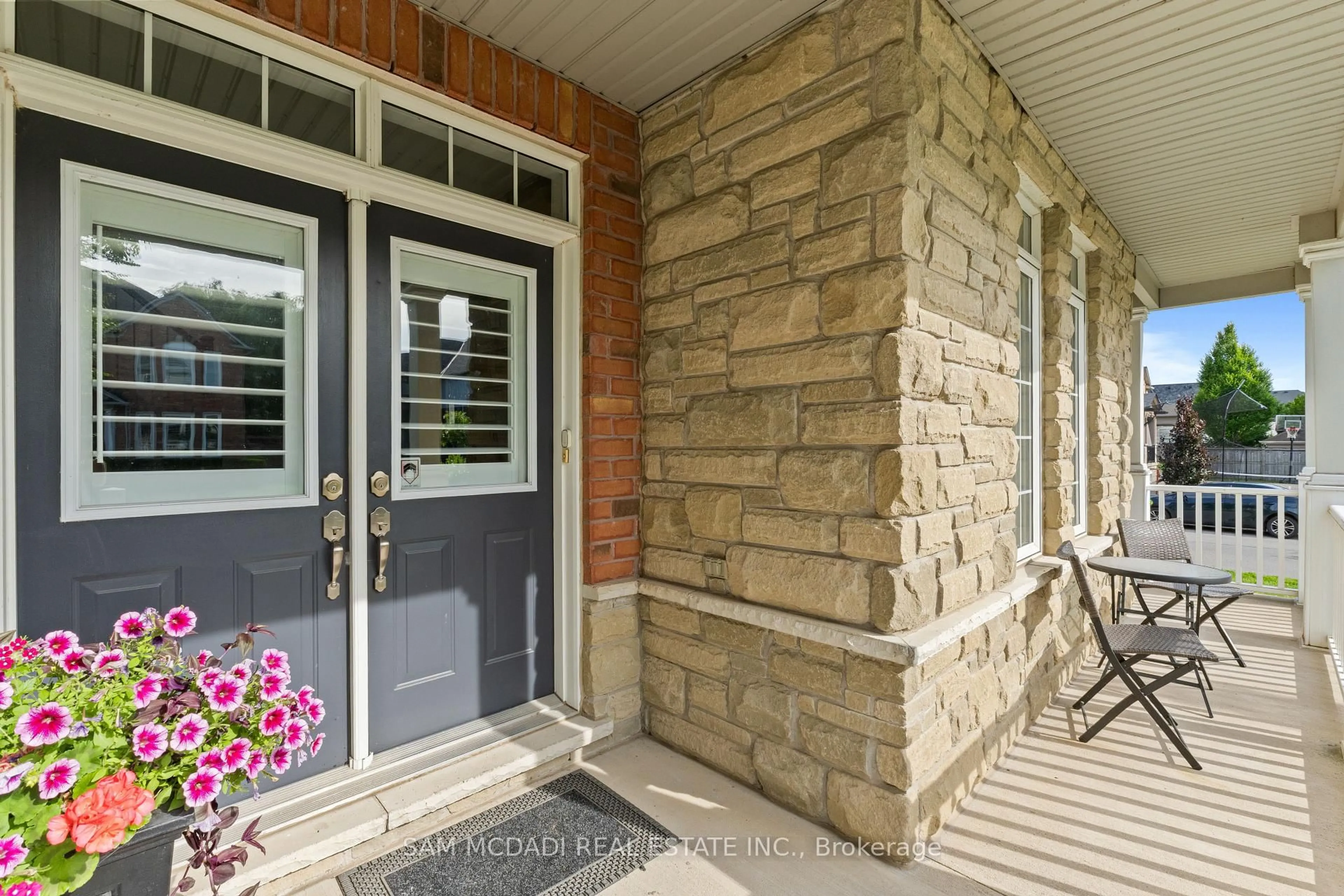 Indoor entryway for 29 Delrosa Way, Hamilton Ontario L8E 6E5