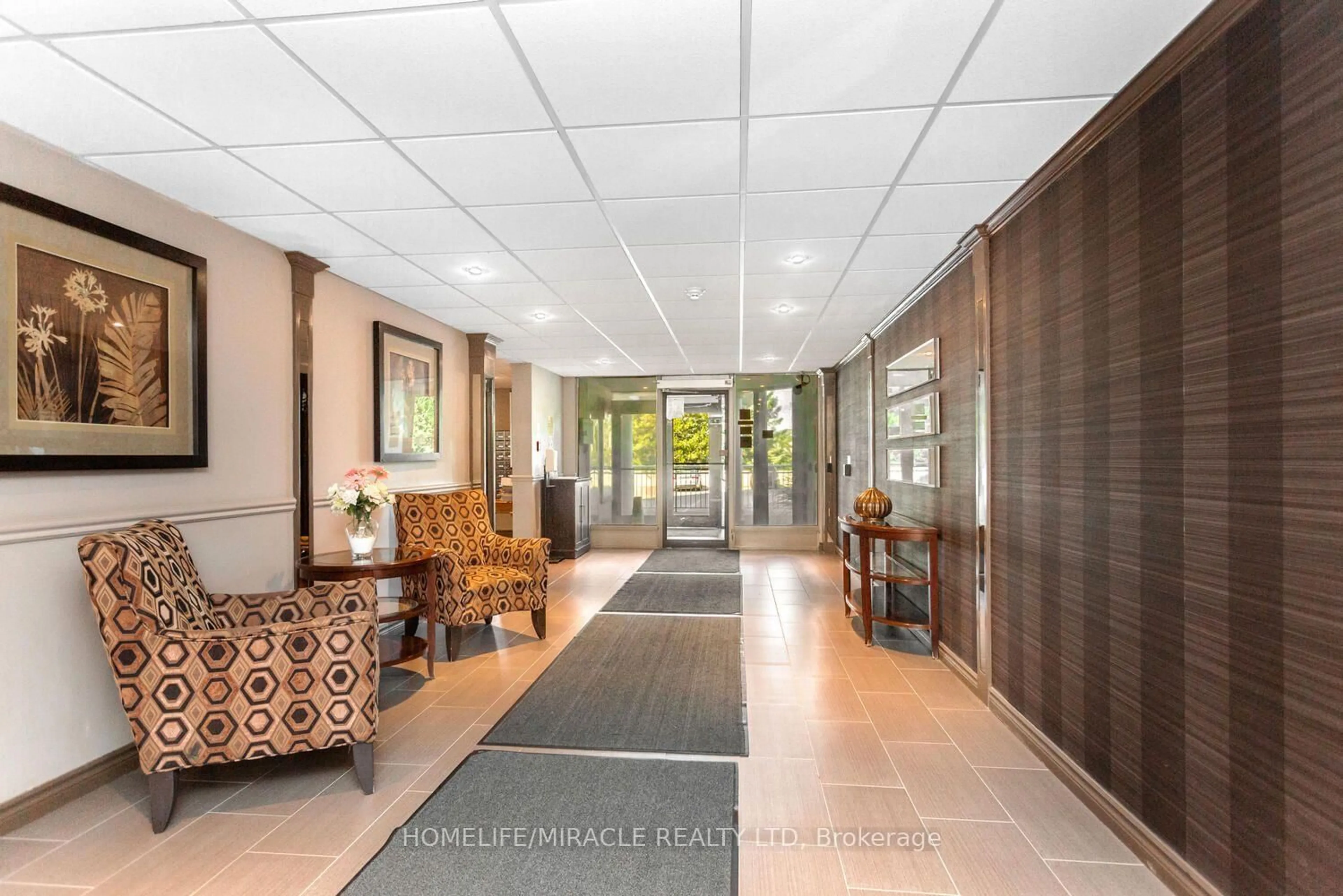 Lobby for 35 Green Valley Dr #1705, Kitchener Ontario N2P 2A5