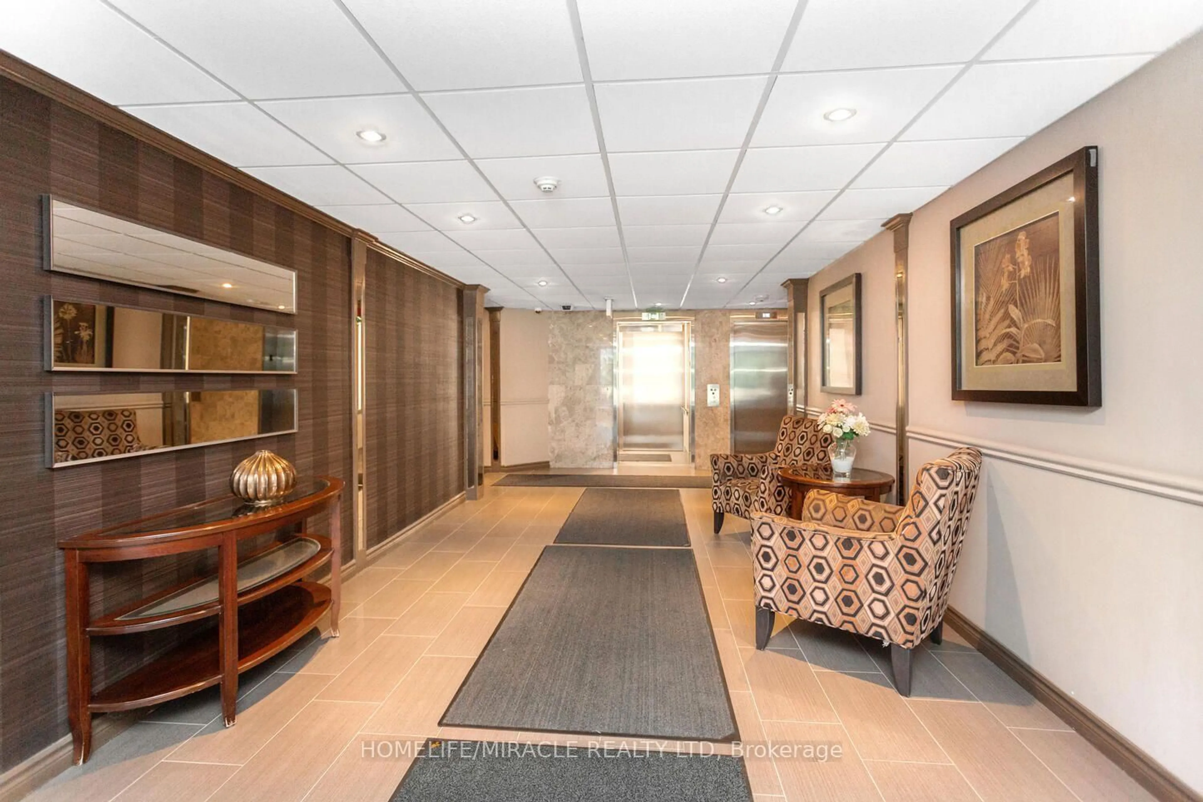 Lobby for 35 Green Valley Dr #1705, Kitchener Ontario N2P 2A5