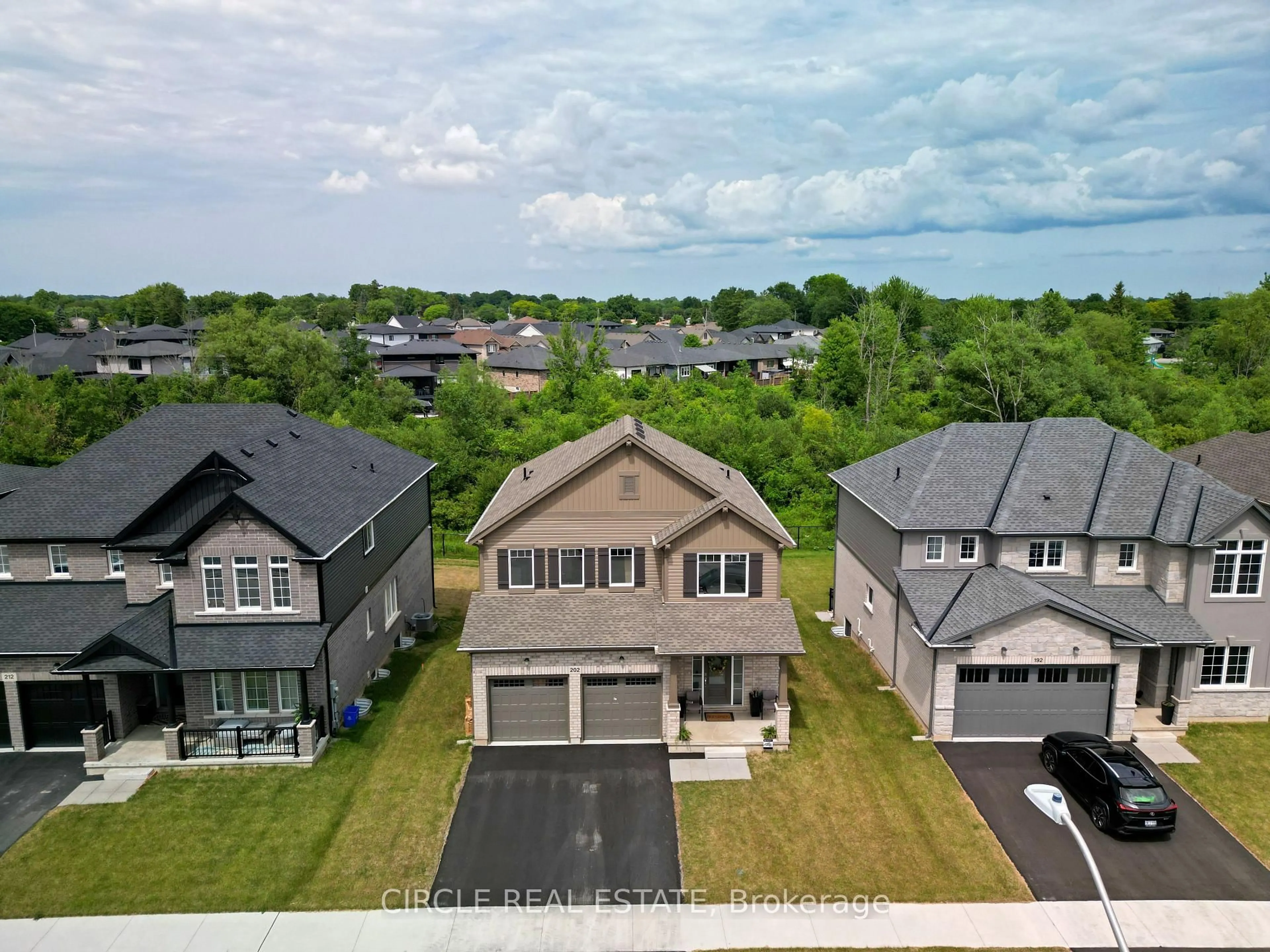 A pic from outside/outdoor area/front of a property/back of a property/a pic from drone, water/lake/river/ocean view for 202 Westcott Rd, Welland Ontario L3C 0K9
