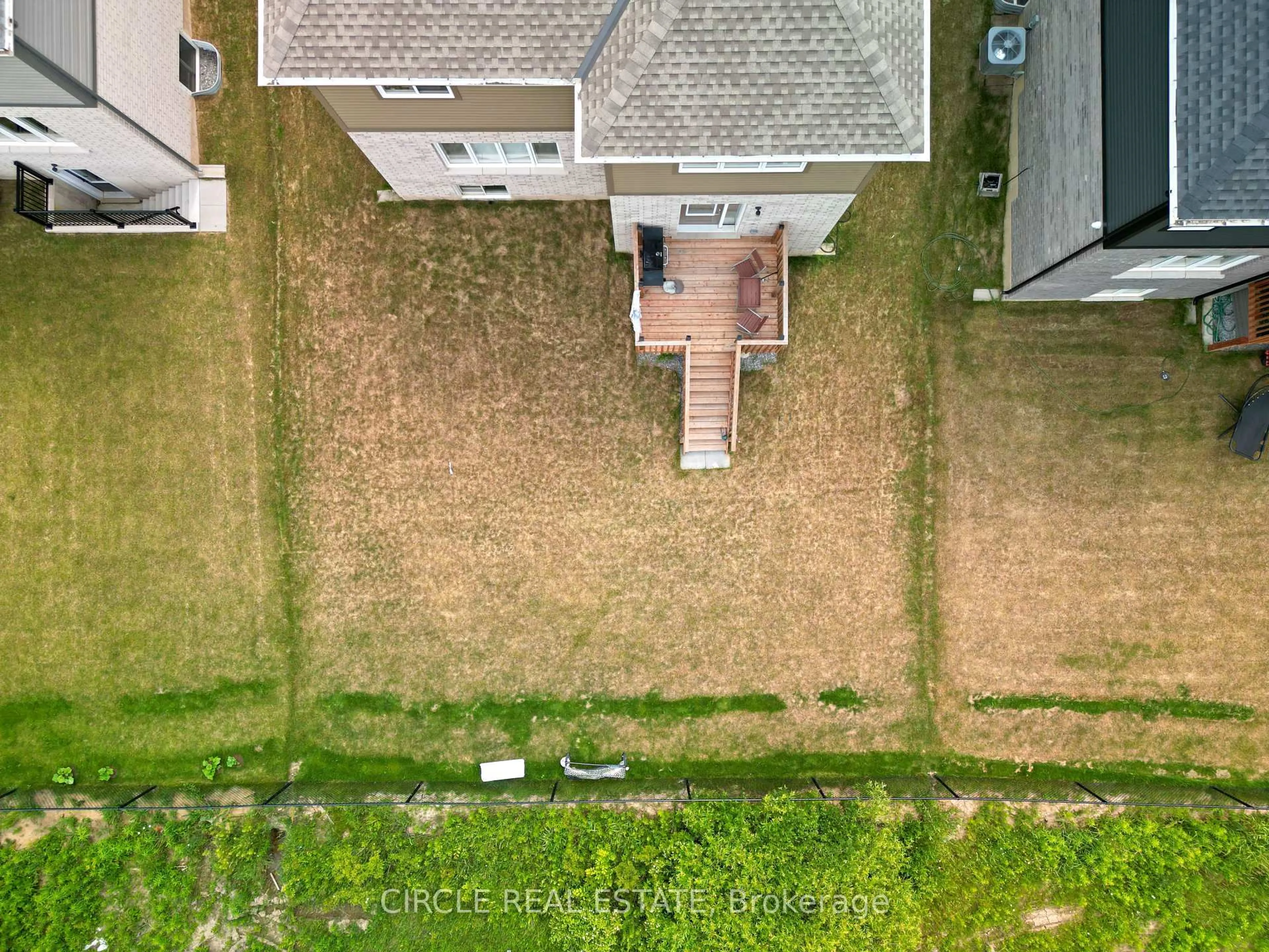 A pic from outside/outdoor area/front of a property/back of a property/a pic from drone, street for 202 Westcott Rd, Welland Ontario L3C 0K9