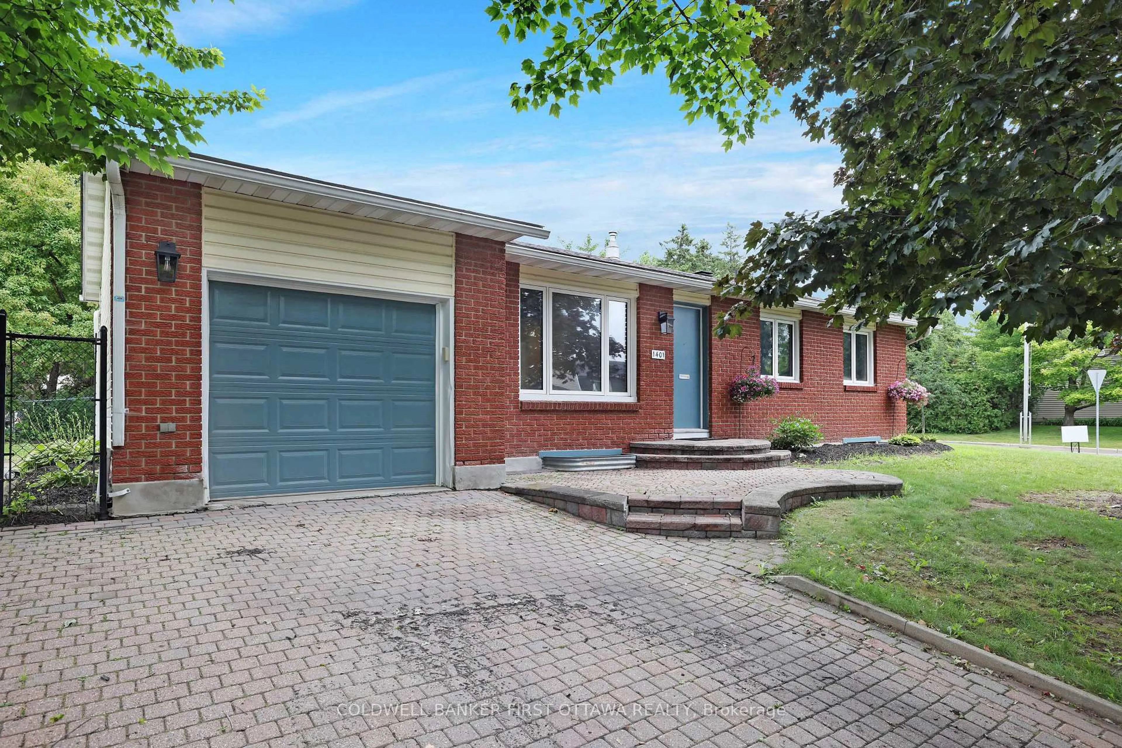 Home with brick exterior material, street for 1401 METZ Cres, Ottawa Ontario K1K 3Z7