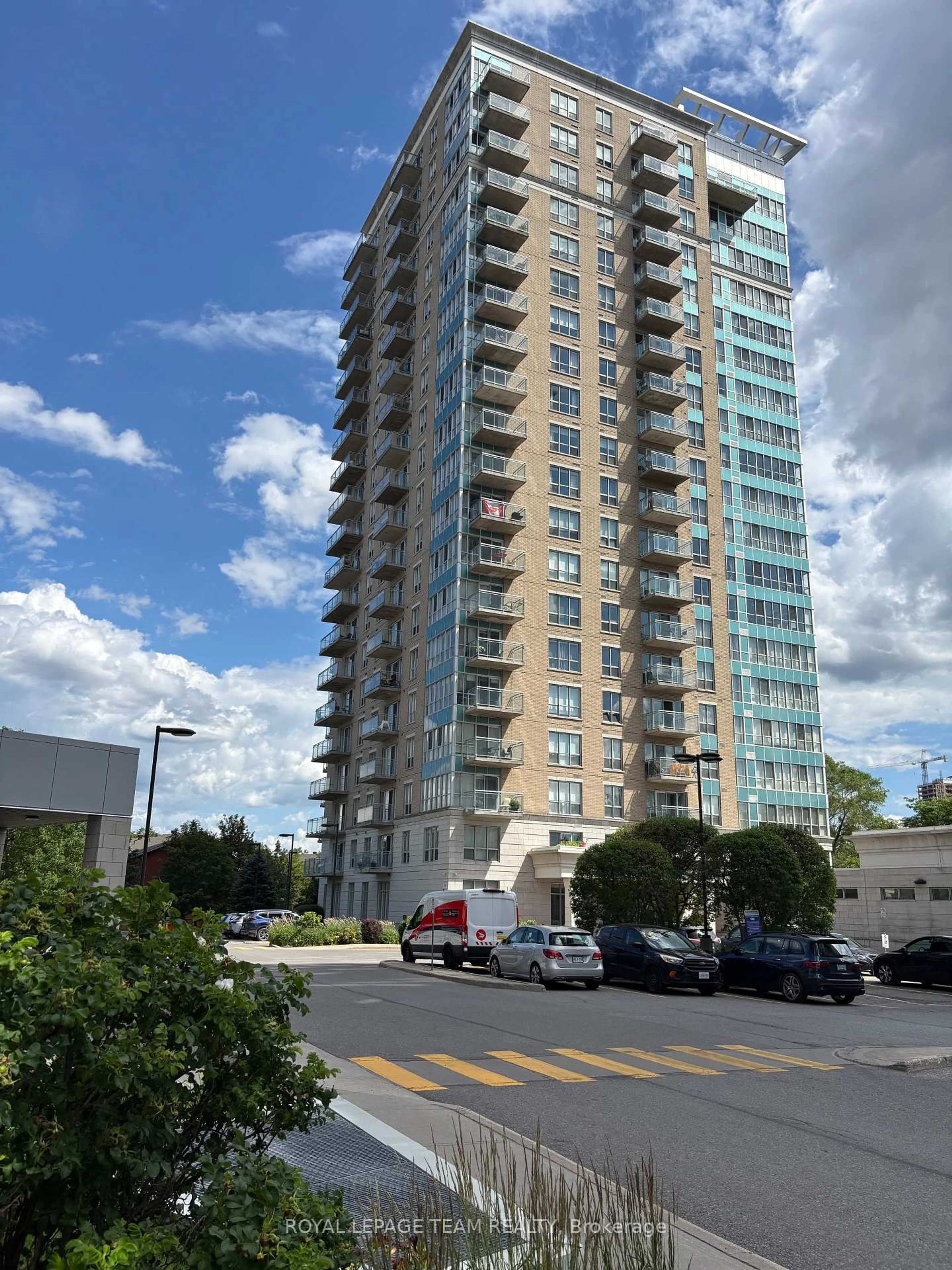 Unknown for 90 Landry St #1906, Ottawa Ontario K1L 0A9