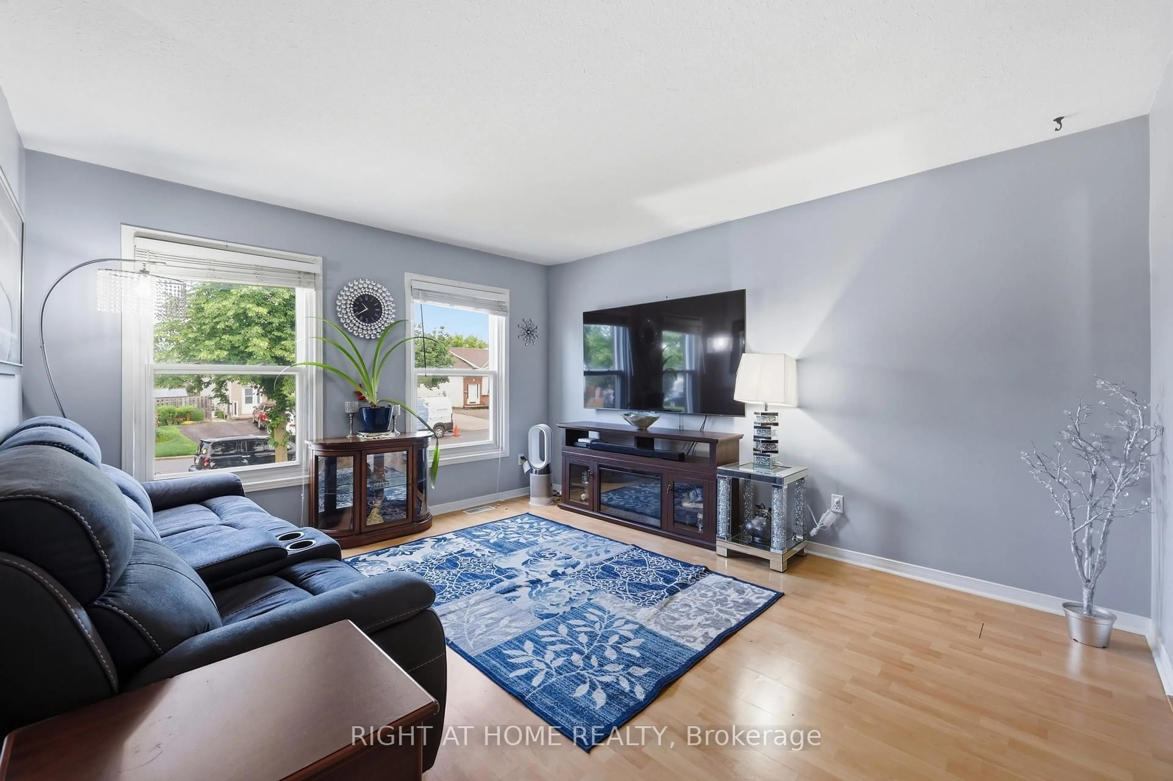 Living room with furniture, unknown for 5709 Deerbrook St, Niagara Falls Ontario L2G 7V6