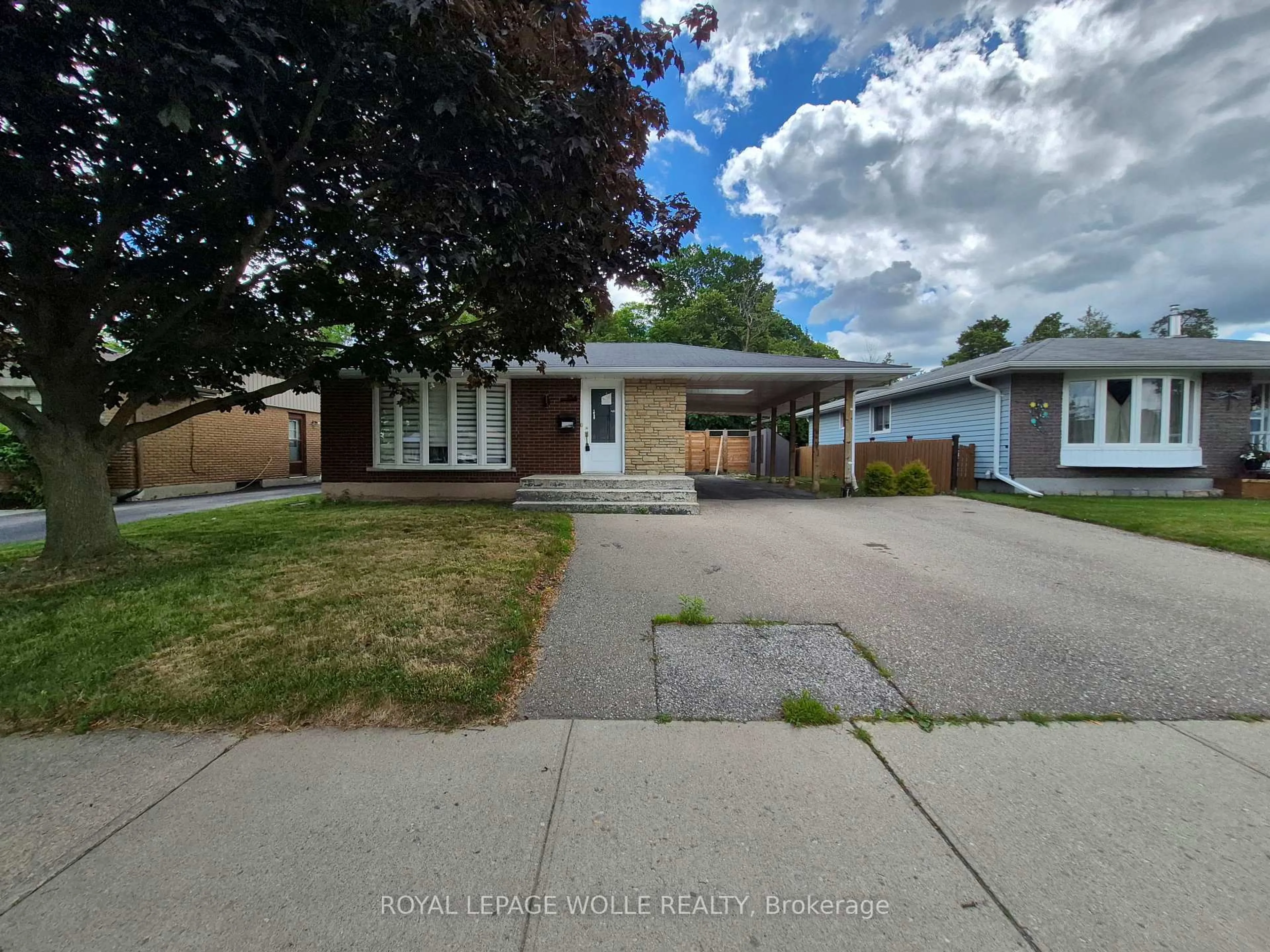A pic from outside/outdoor area/front of a property/back of a property/a pic from drone, street for 154 Appalachian Cres, Kitchener Ontario N2E 1A4