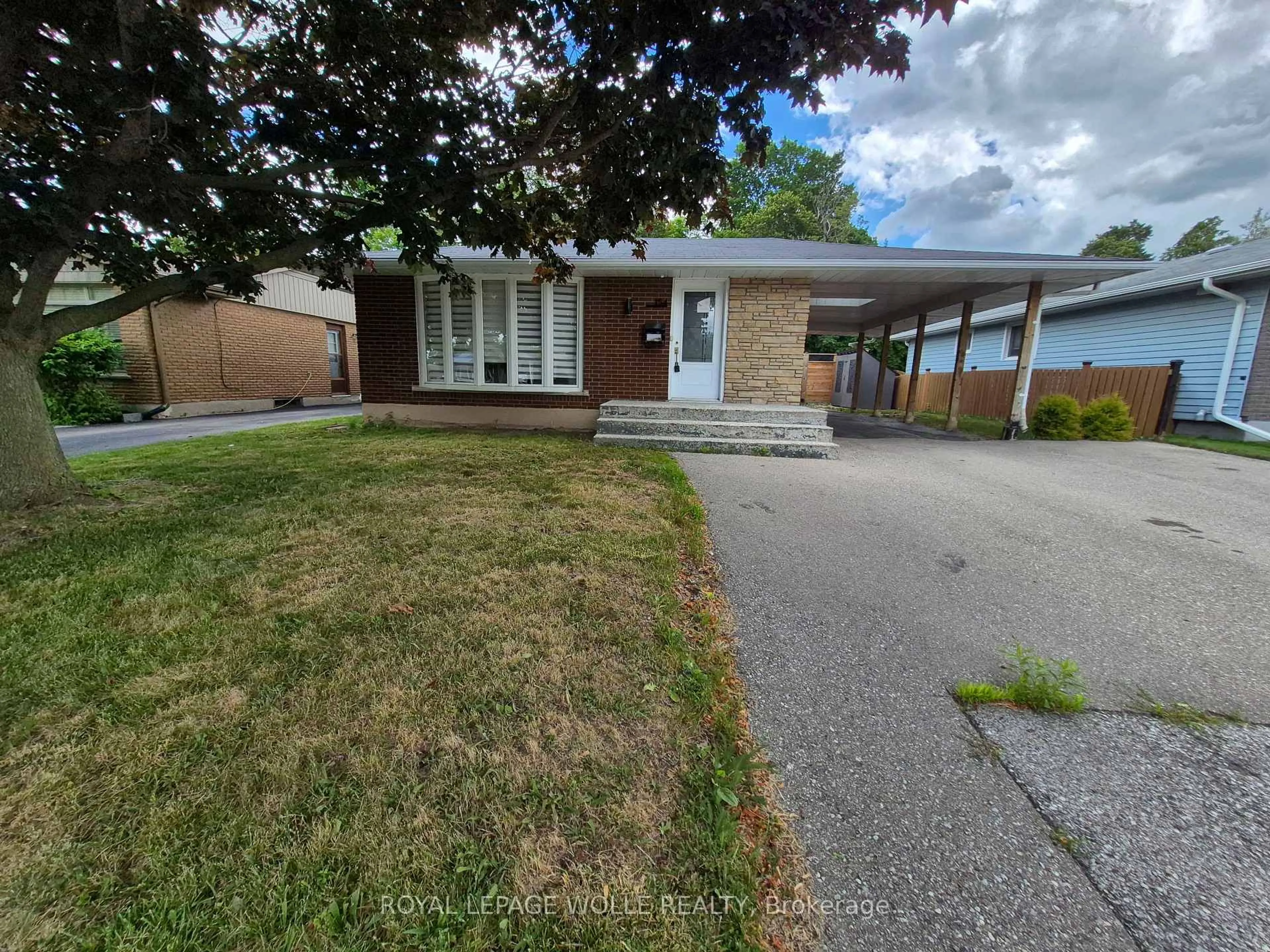 A pic from outside/outdoor area/front of a property/back of a property/a pic from drone, street for 154 Appalachian Cres, Kitchener Ontario N2E 1A4