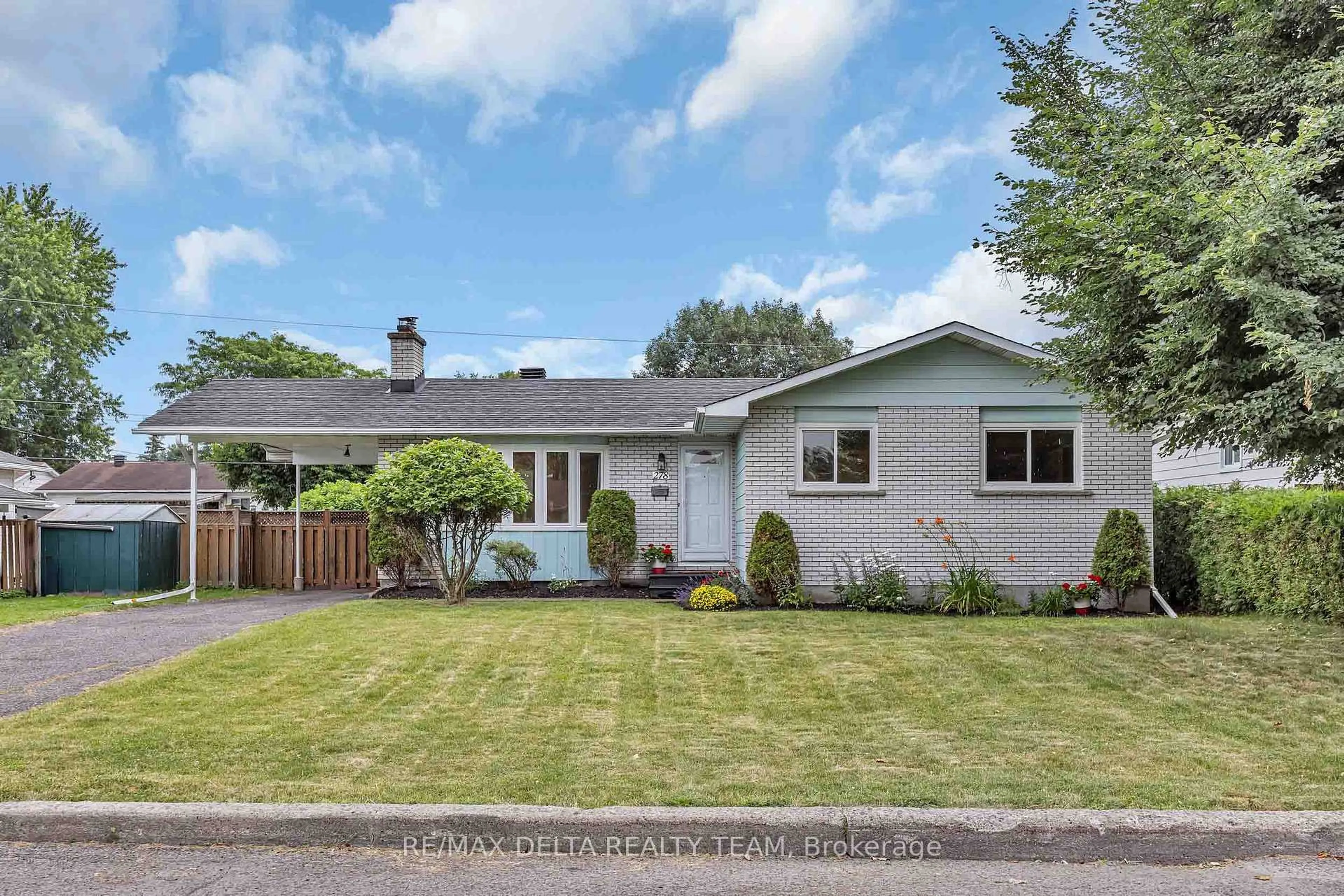 Home with vinyl exterior material, street for 278 Gleneagles Ave, Ottawa Ontario K1E 1L8