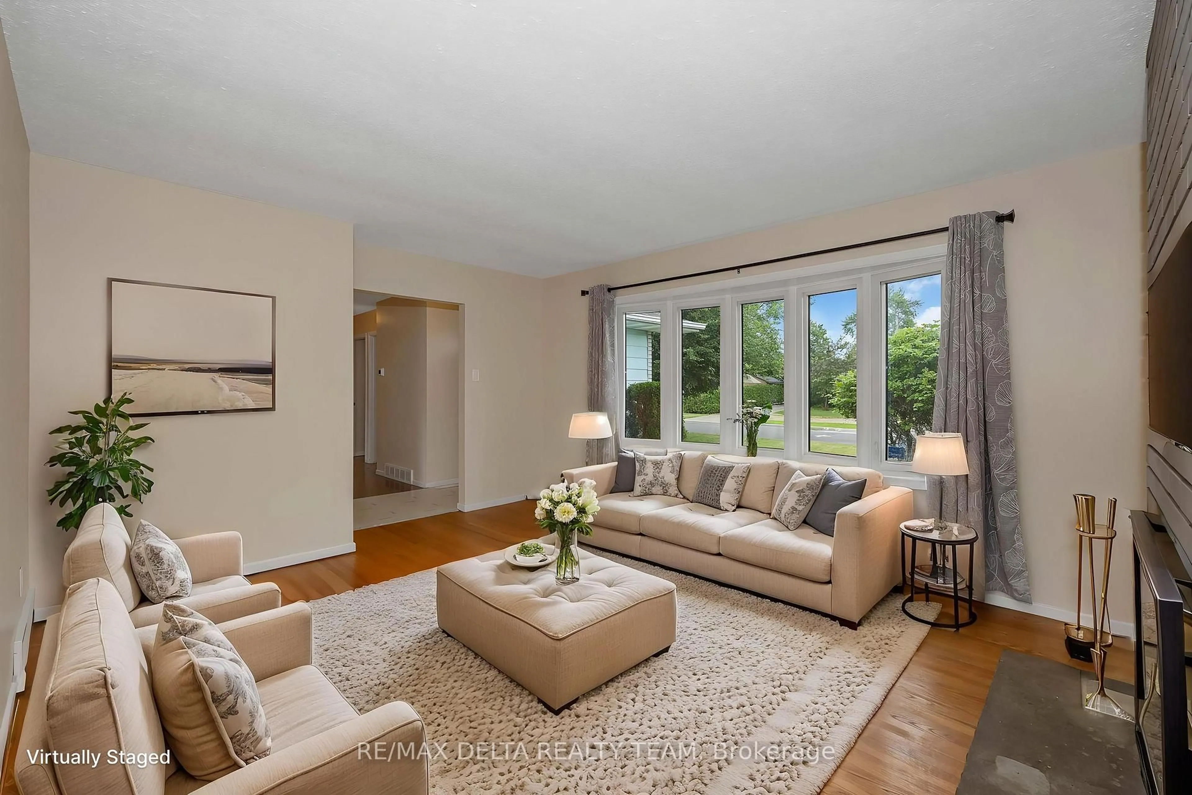 Living room with furniture, unknown for 278 Gleneagles Ave, Ottawa Ontario K1E 1L8