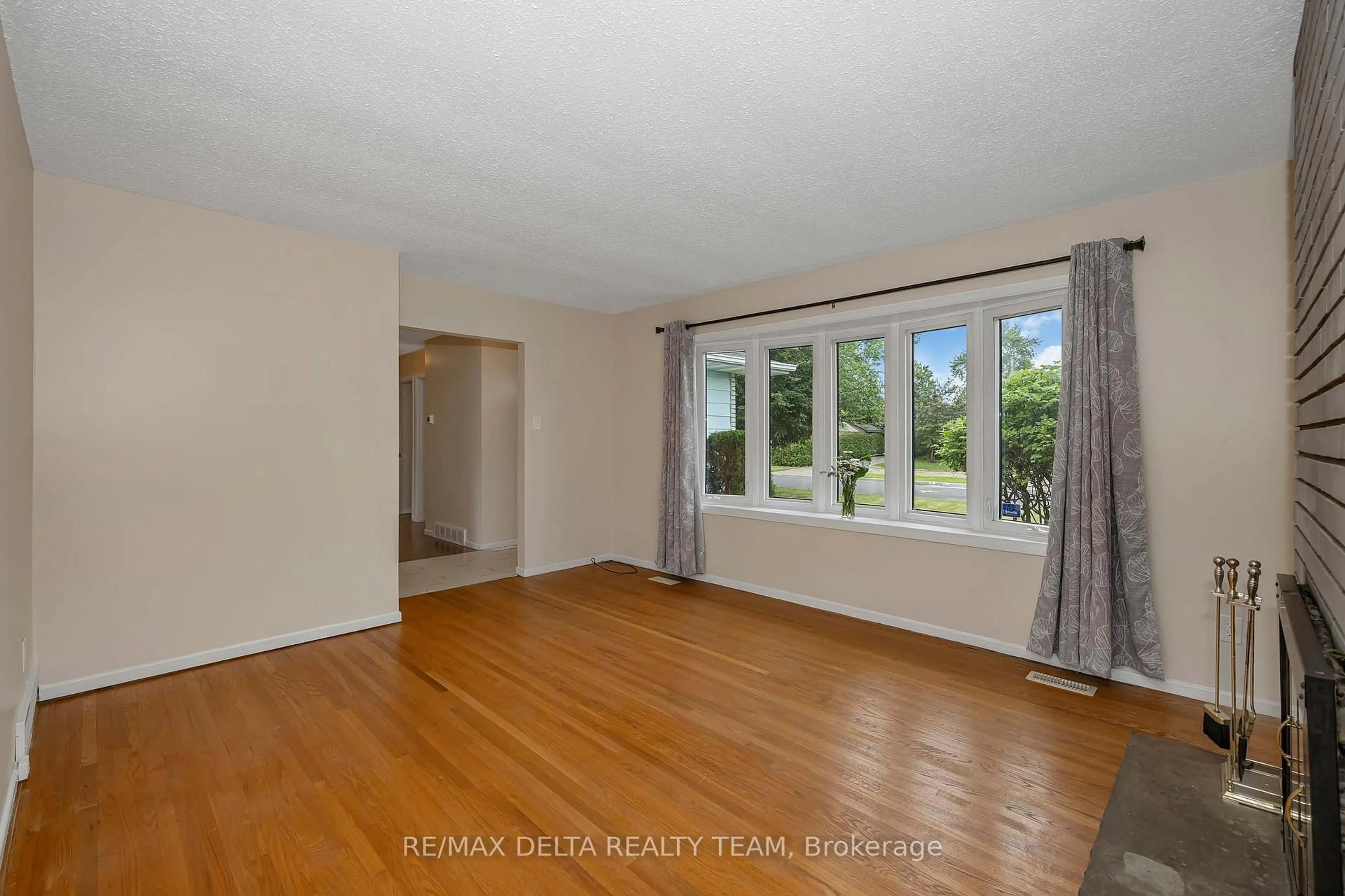 A pic of a room for 278 Gleneagles Ave, Ottawa Ontario K1E 1L8