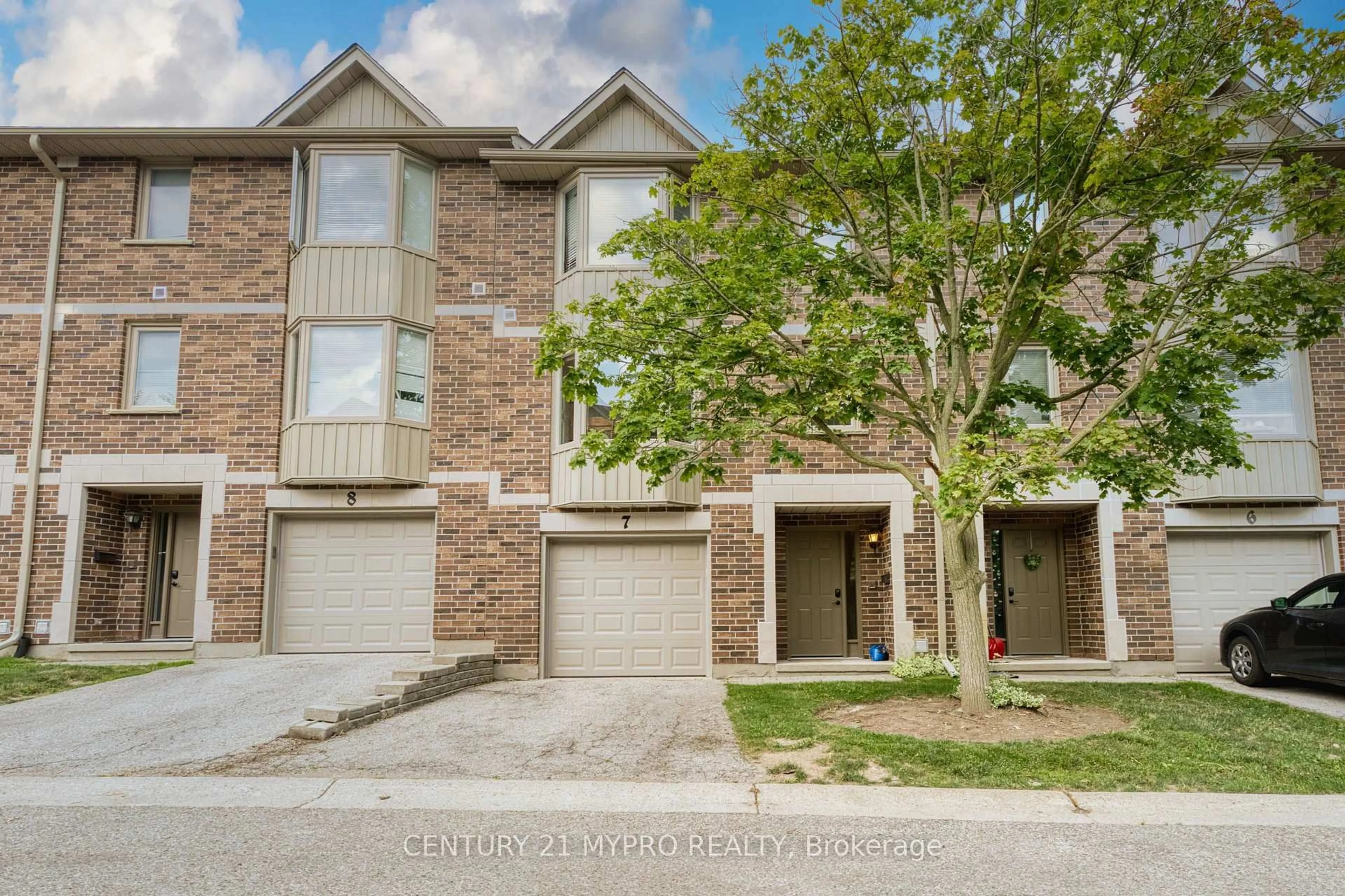 Unknown for 1548 Richmond St #7, London North Ontario N6G 4W7