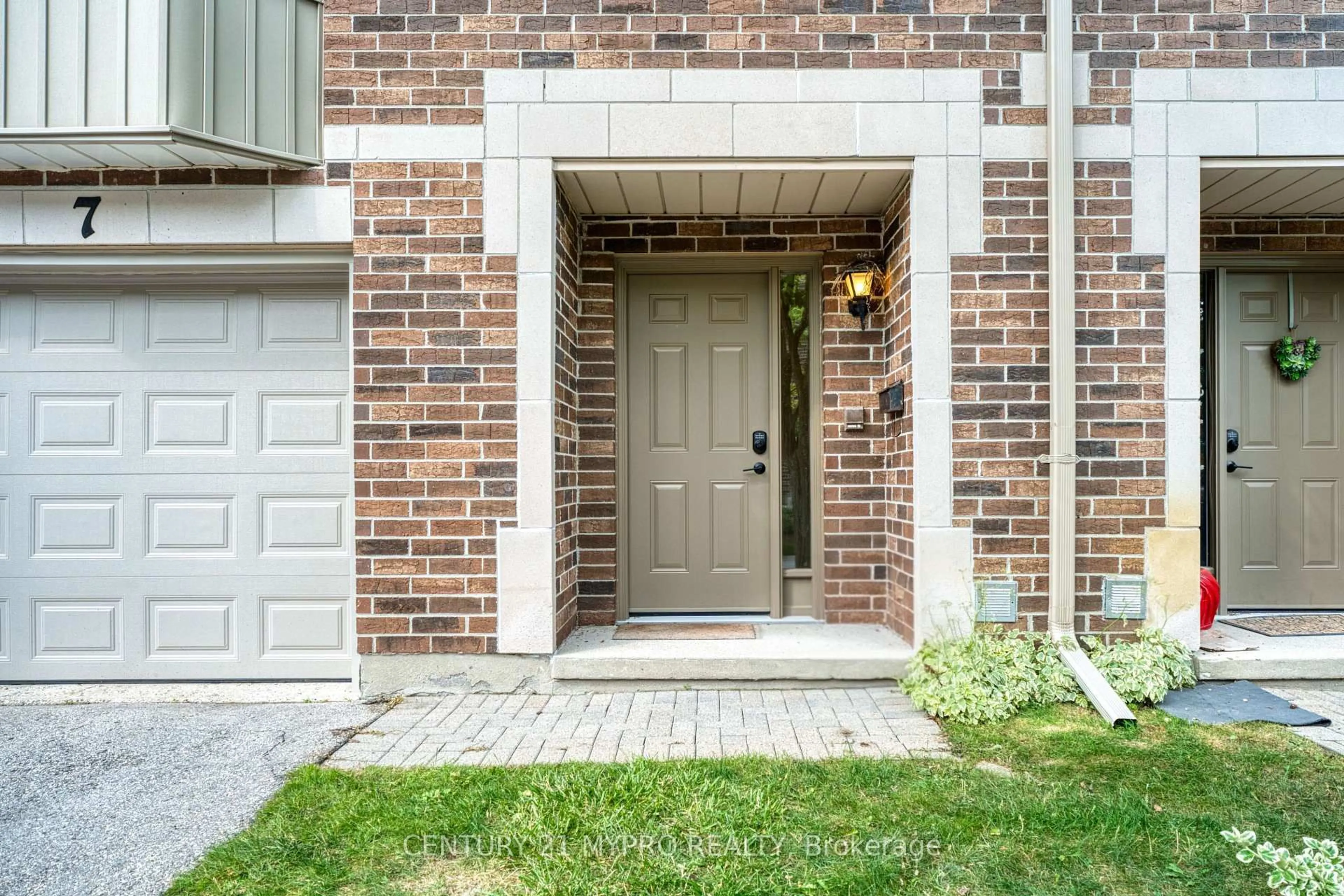 Home with brick exterior material, street for 1548 Richmond St #7, London North Ontario N6G 4W7