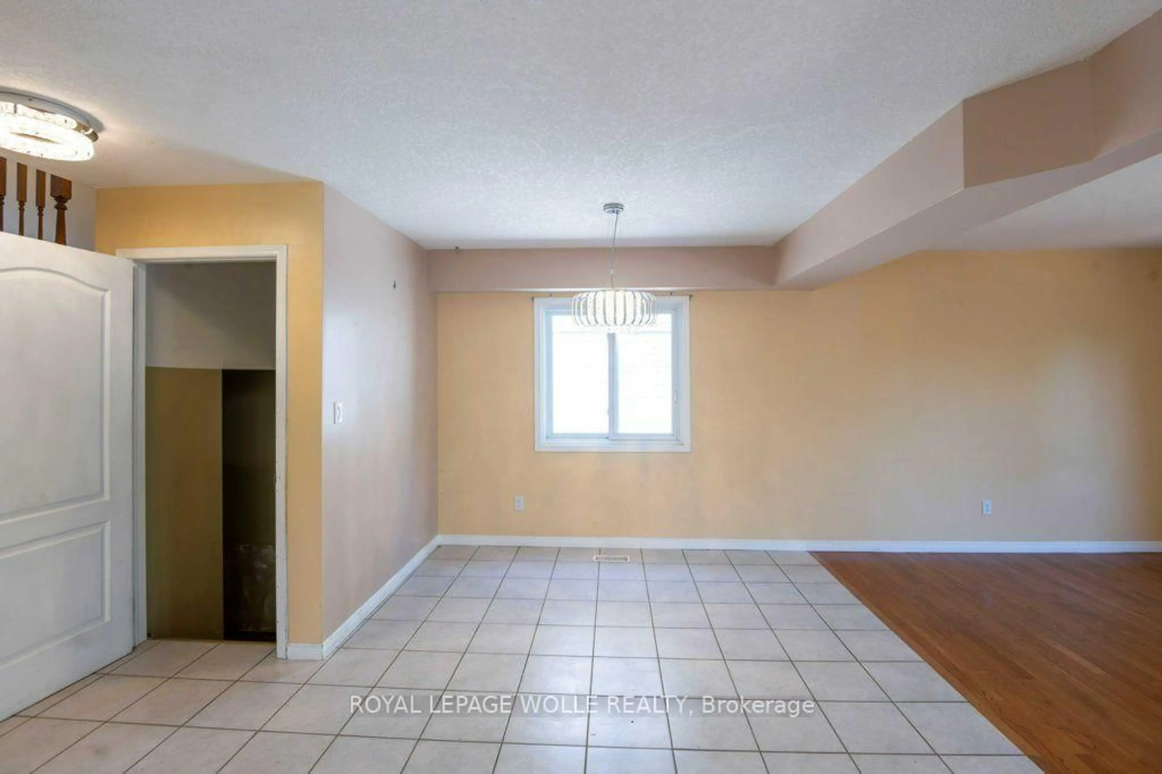 A pic of a room for 992 Copper Leaf Cres, Kitchener Ontario N2E 3W3