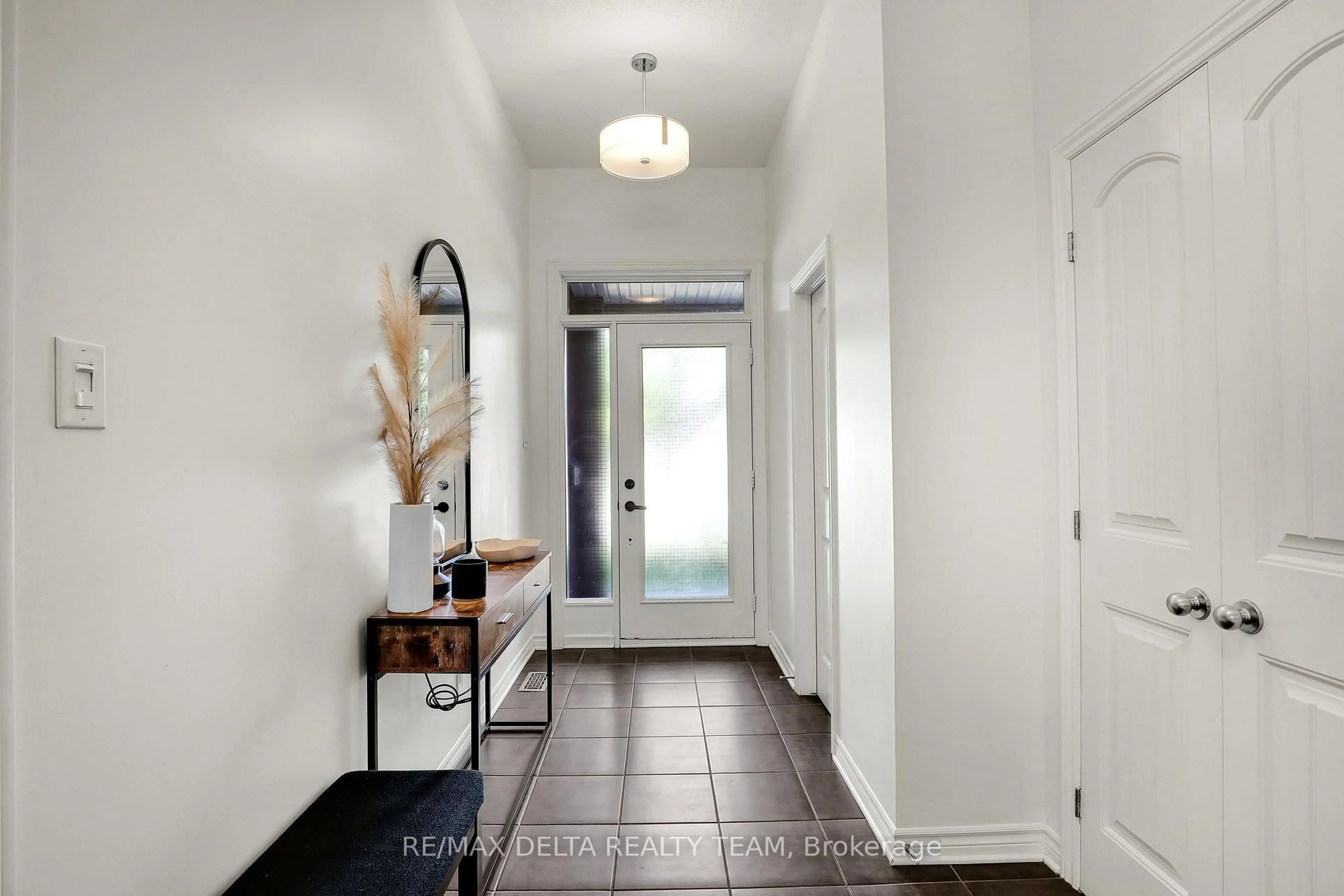 Indoor entryway for 321 Widgeon Way, Ottawa Ontario K1T 0G1