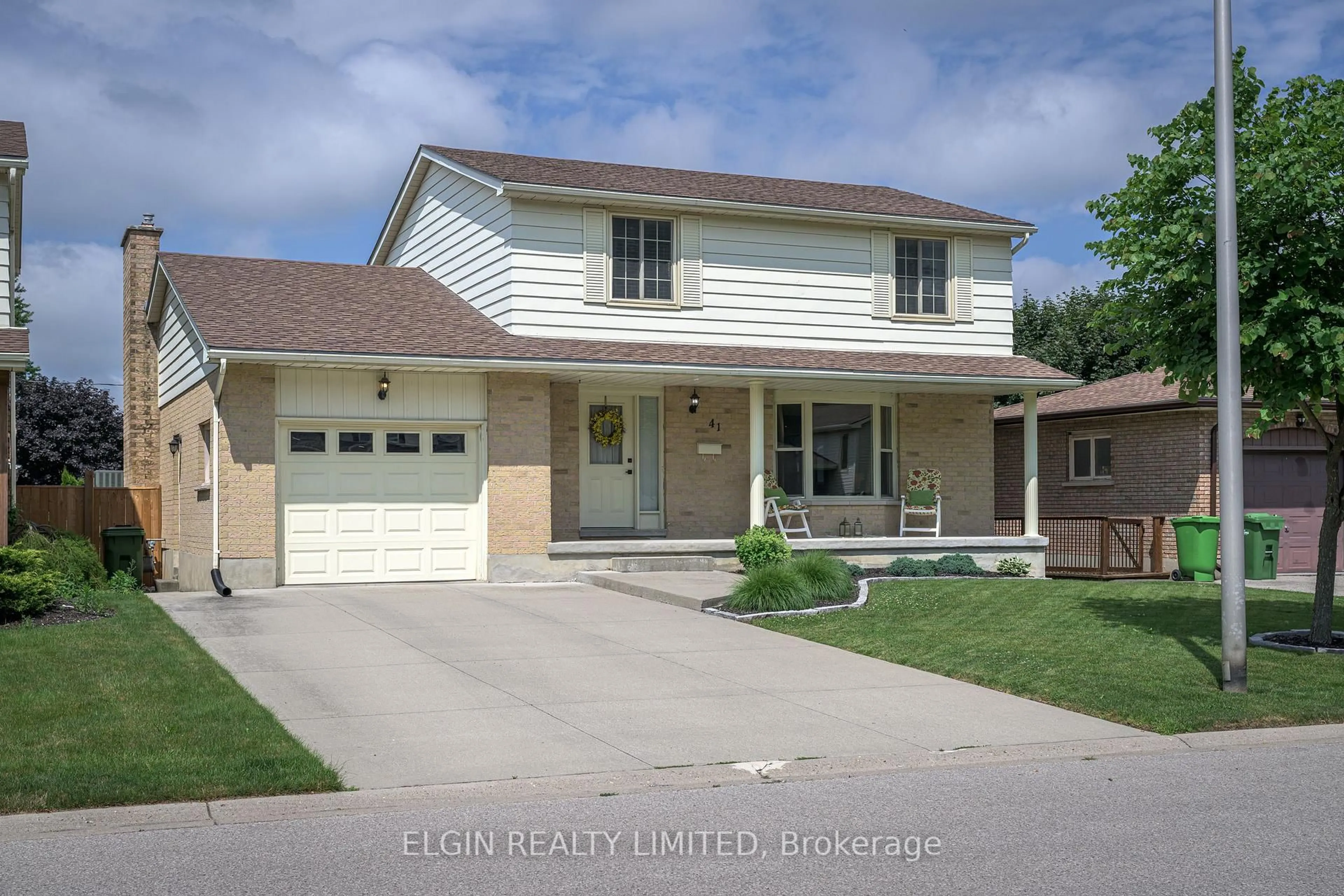 Home with vinyl exterior material, street for 41 Luton Cres, St. Thomas Ontario N5R 5J9