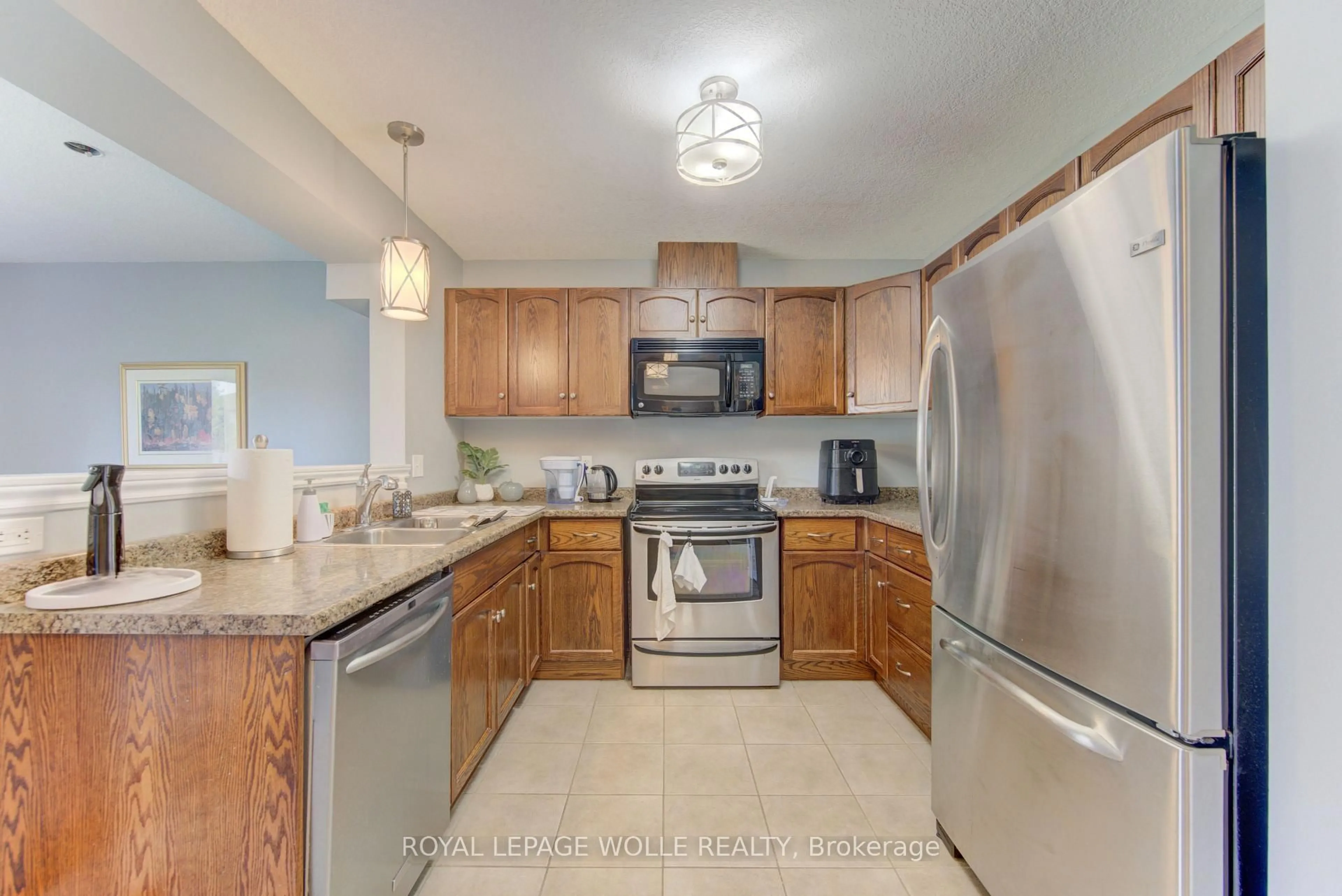 Standard kitchen, ceramic/tile floor for 6 Edwards St, Guelph Ontario N1E 0B2