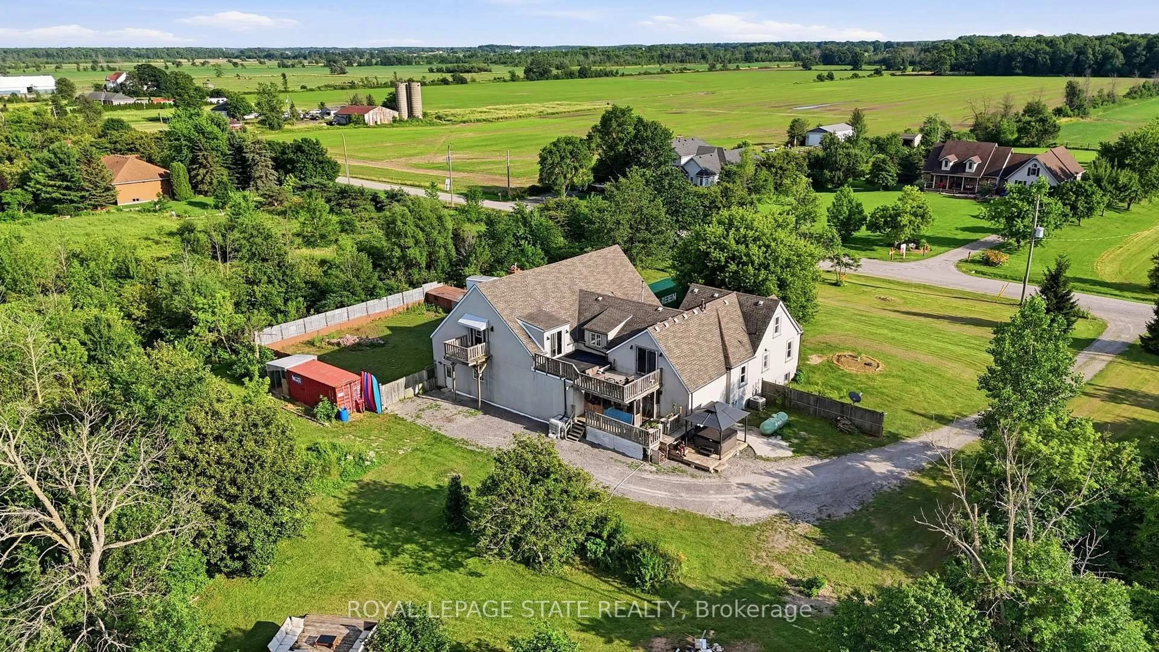 A pic from outside/outdoor area/front of a property/back of a property/a pic from drone, building for 97 Smith Rd, Hamilton Ontario L8J 2Z2