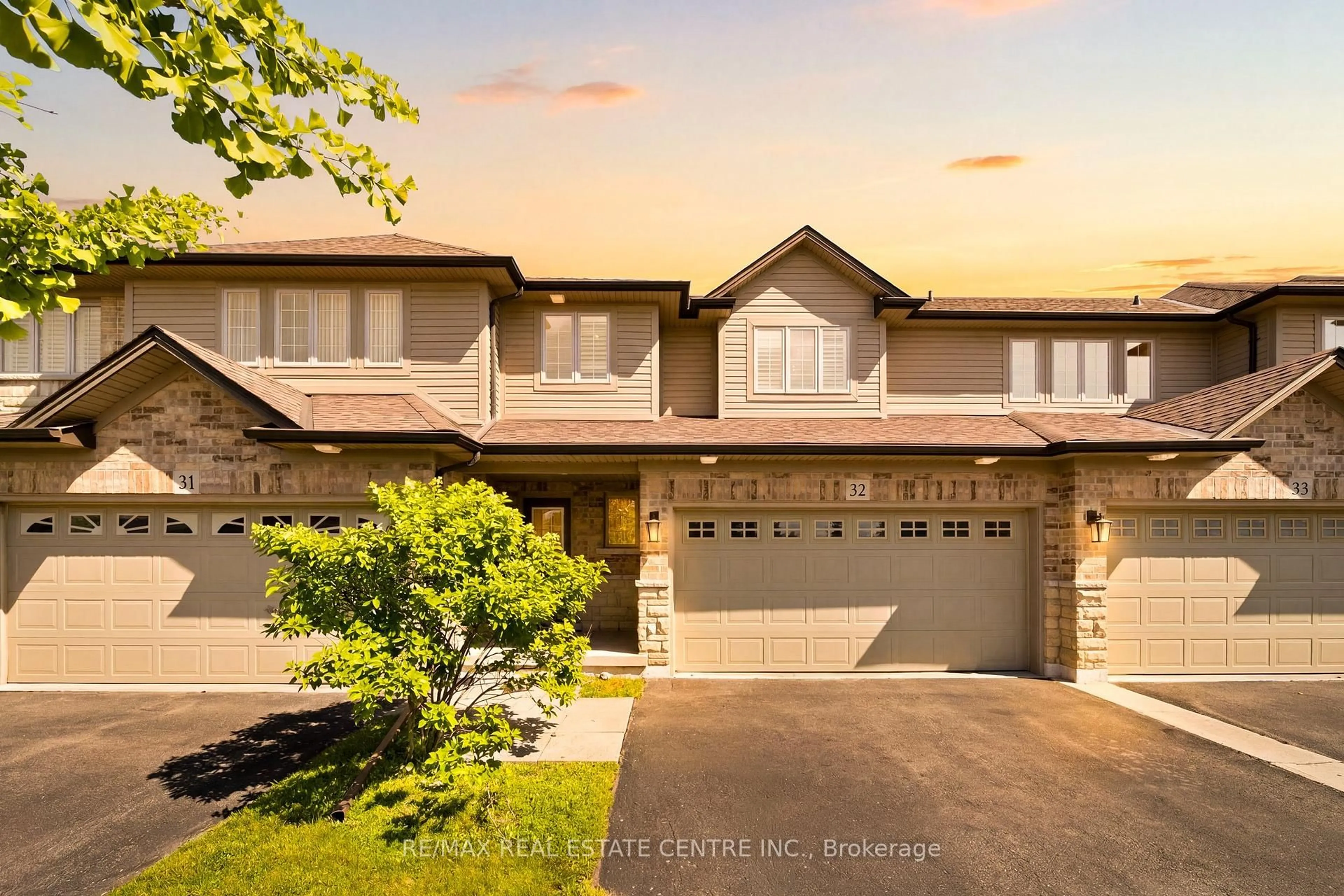 Home with brick exterior material, street for 441 Stonehenge Dr #32, Hamilton Ontario L9K 0B1