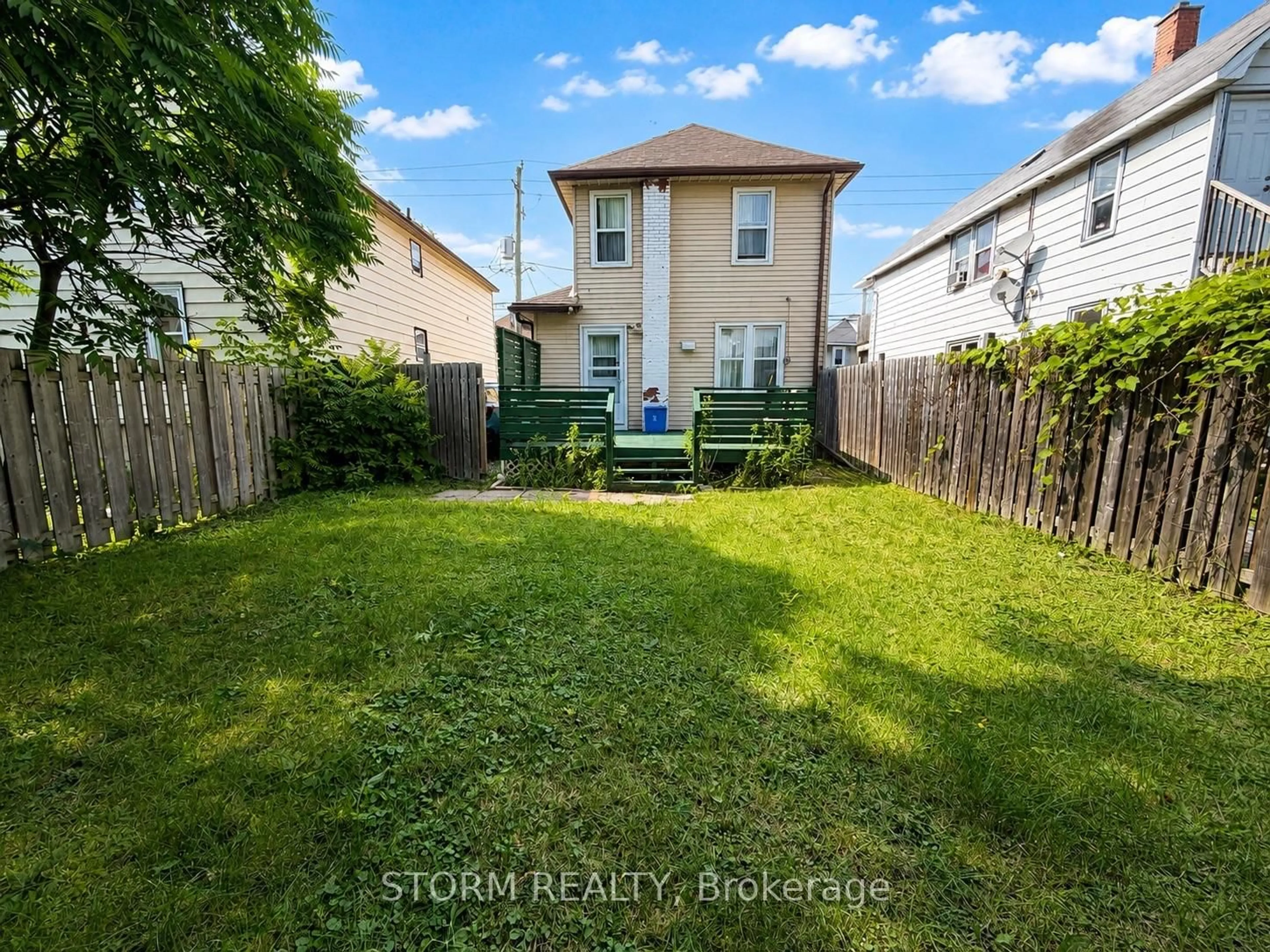 A pic from outside/outdoor area/front of a property/back of a property/a pic from drone, street for 456 4th St, Cornwall Ontario K6J 2S9