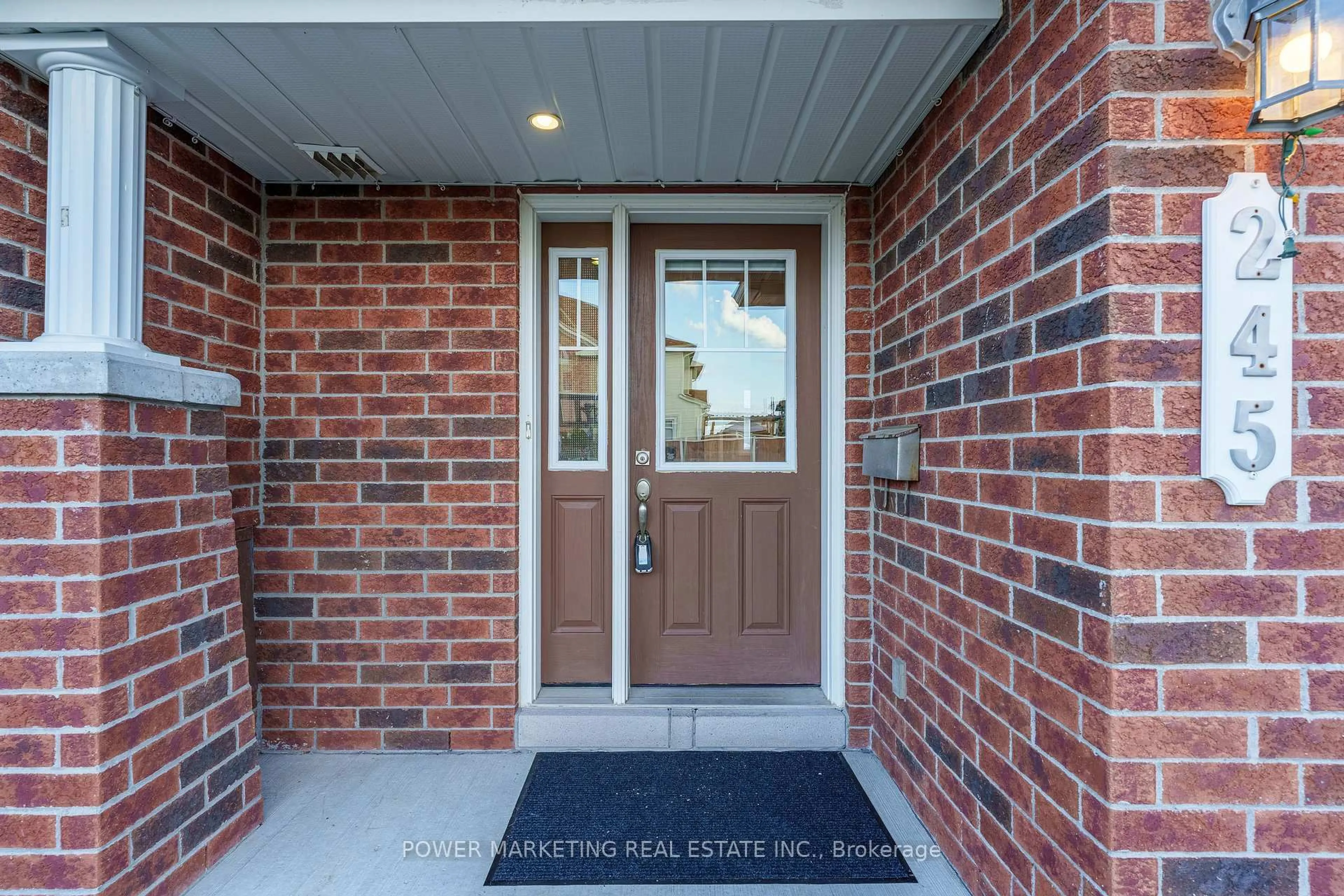 Indoor entryway for 245 SILVERMOON Cres, Ottawa Ontario K4A 0P8
