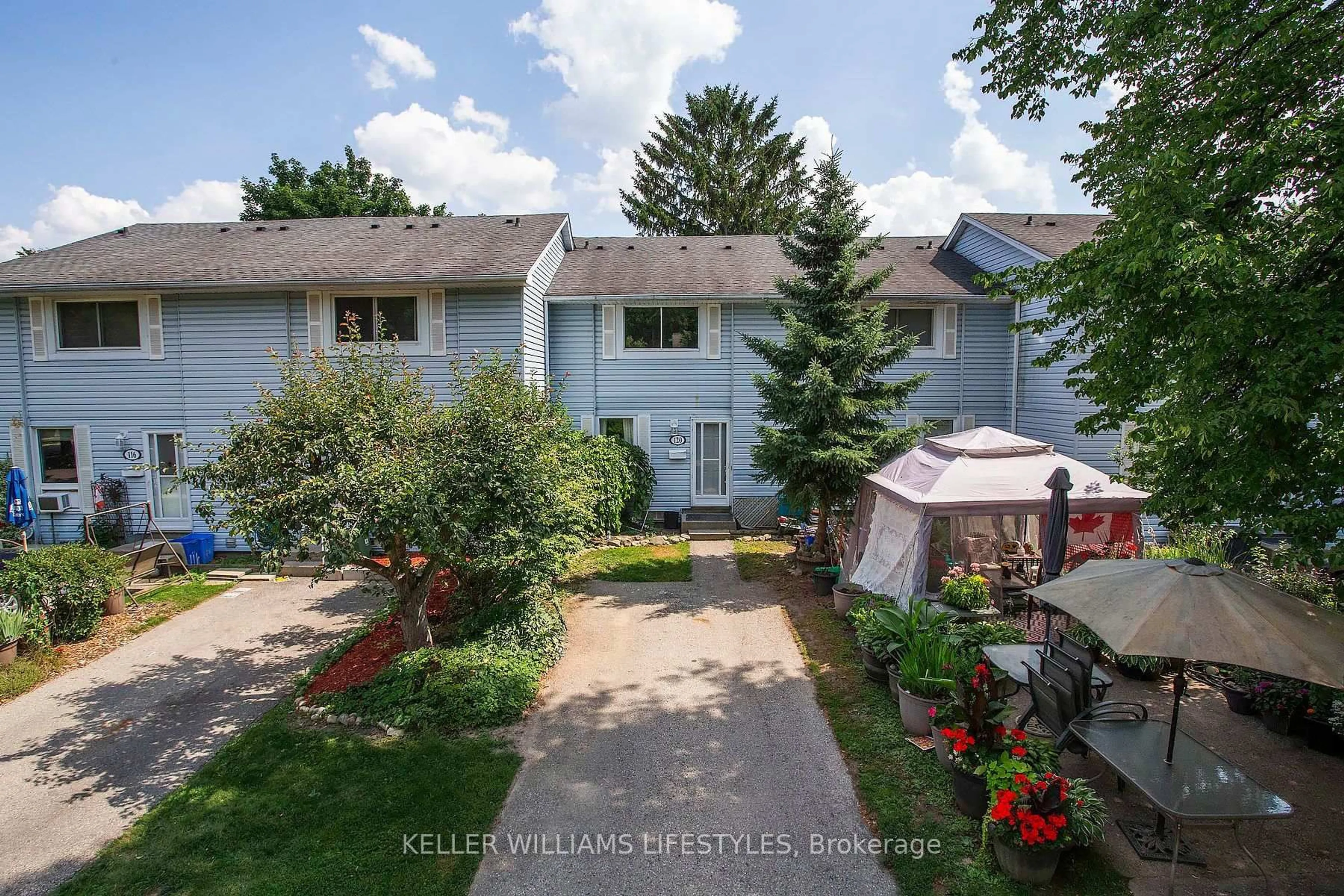 A pic from outside/outdoor area/front of a property/back of a property/a pic from drone, mountain view for 120 Monmore Rd, London North Ontario N6G 3A6