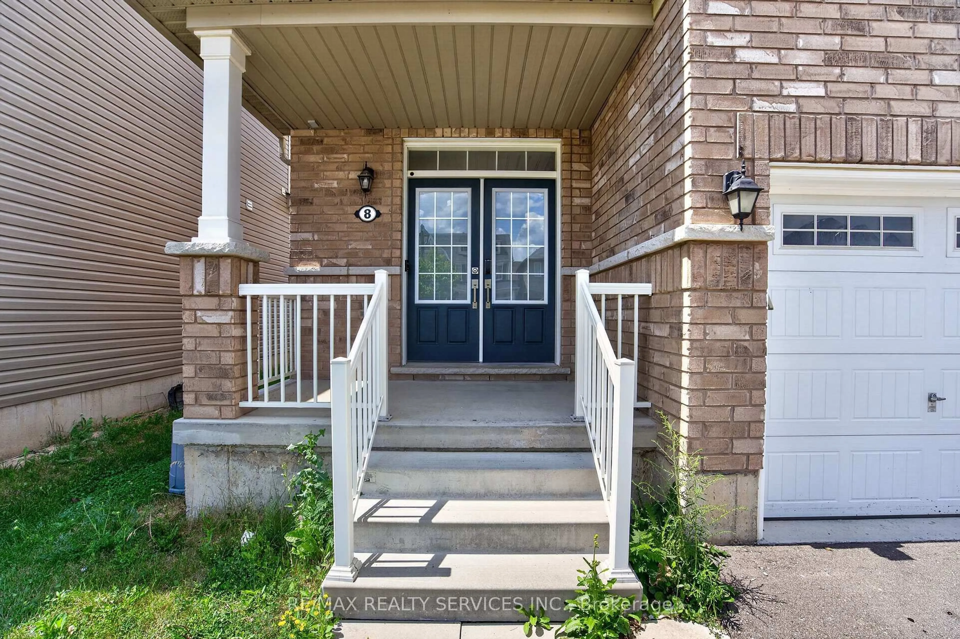Indoor entryway for 8 Munro Circ, Brantford Ontario N3T 0R2