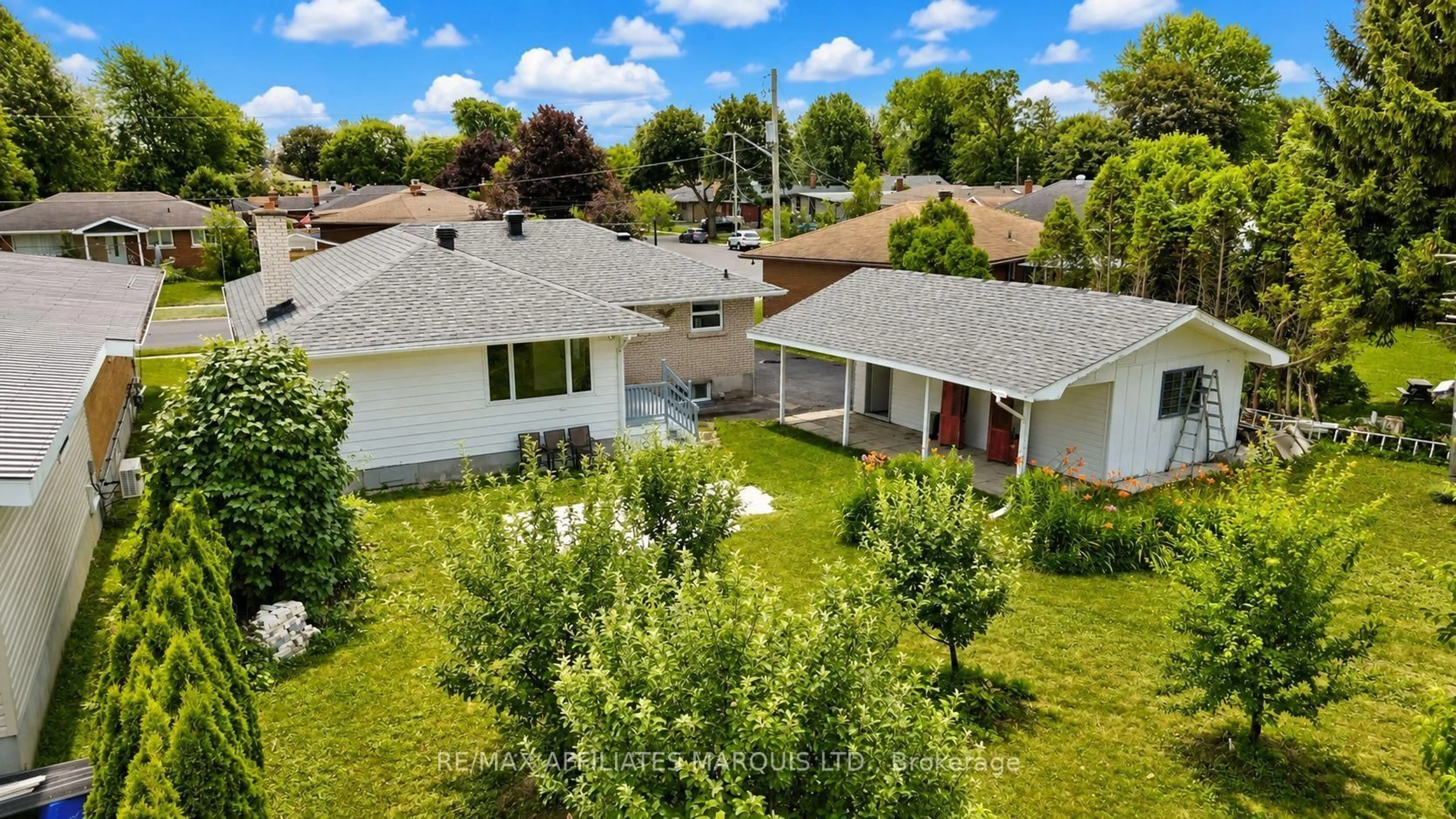A pic from outside/outdoor area/front of a property/back of a property/a pic from drone, street for 777 Sandfield Cres, Cornwall Ontario K6H 5C4