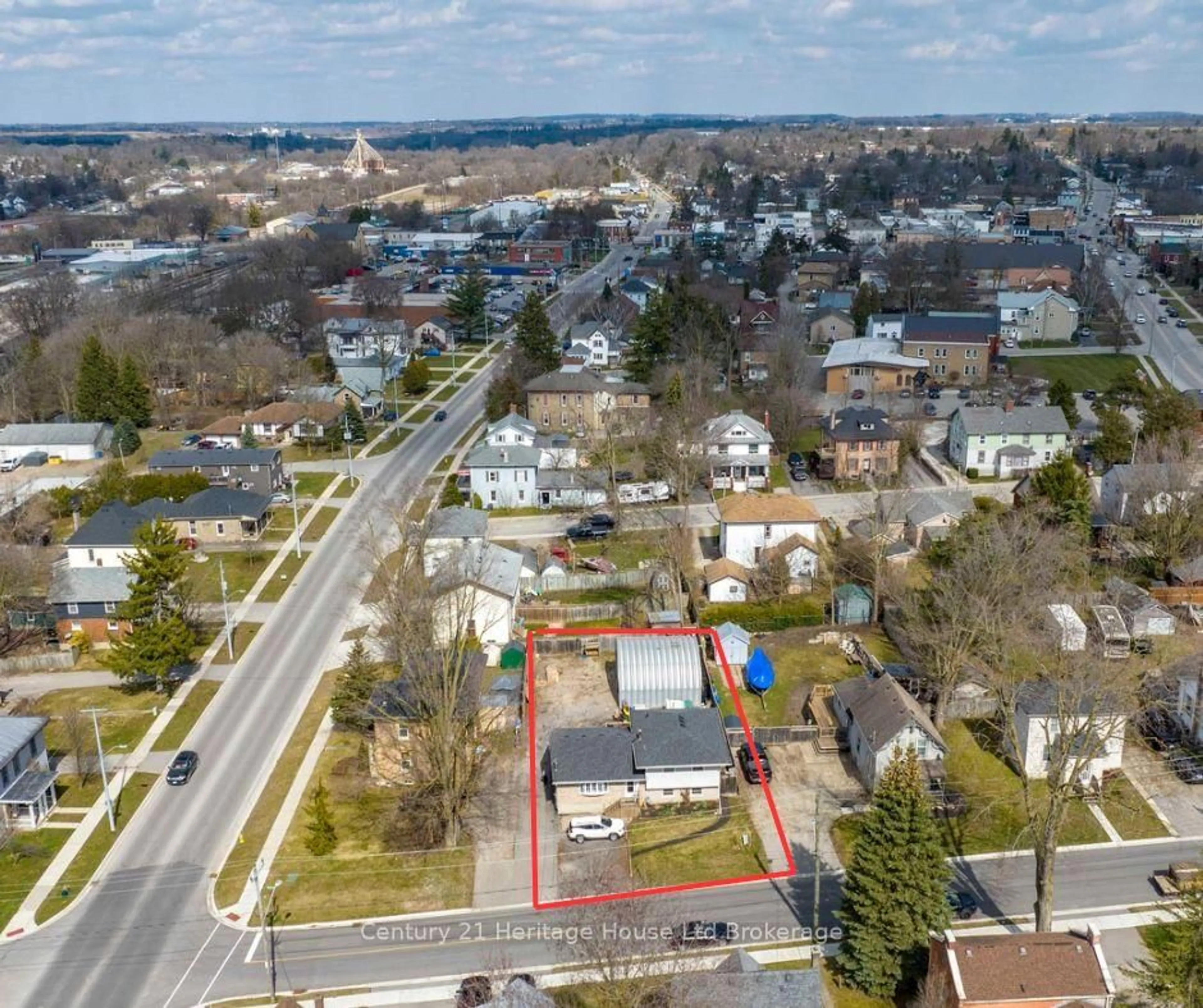 A pic from outside/outdoor area/front of a property/back of a property/a pic from drone, street for 117 Wonham St, Ingersoll Ontario N5C 2Y9